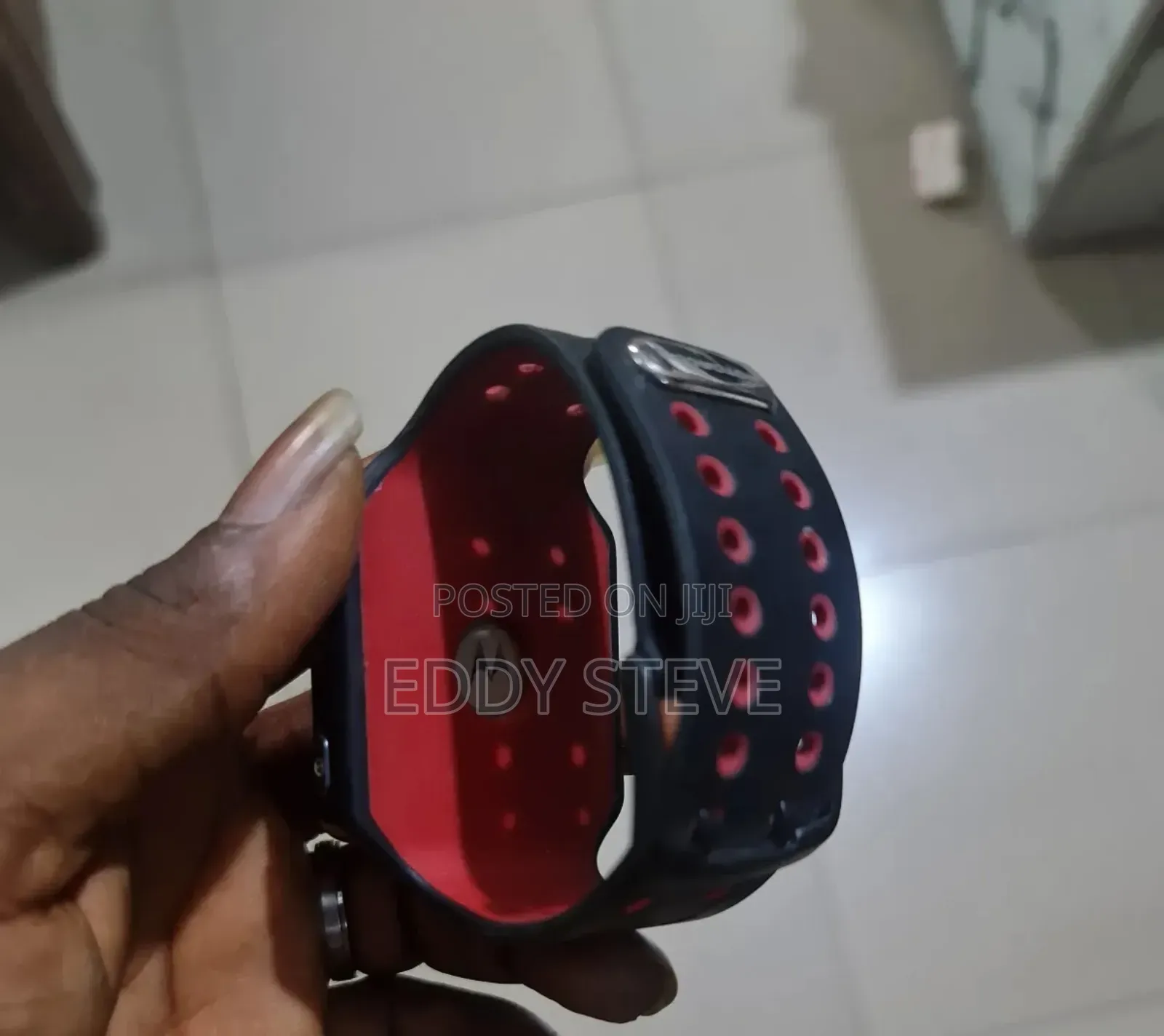 Motorola Motoactv Black/Red 8GB GPS Sports Watch MP3 Player