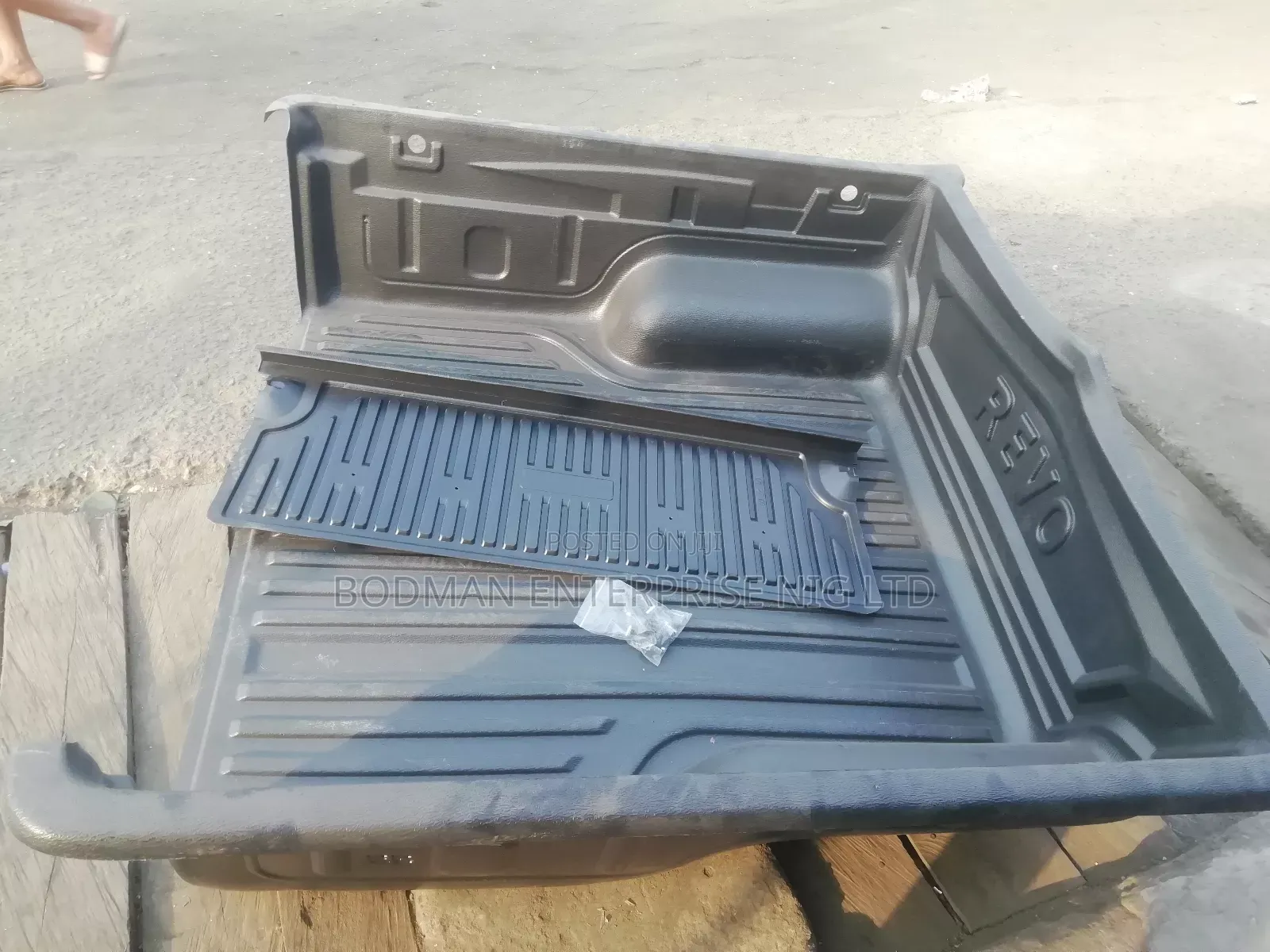 Toyota Hilux Inner Bucket Cover *%=+5
