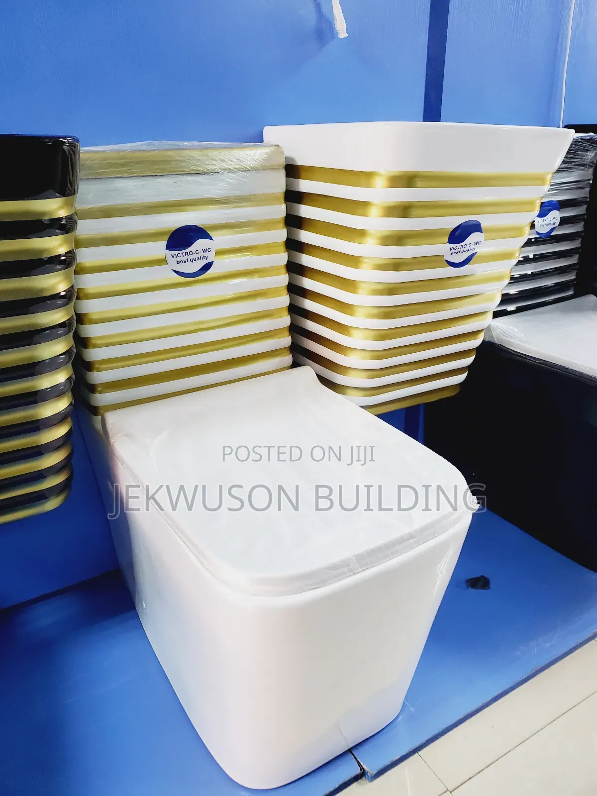 Gold and White Color Wc With Wall Hung Basin