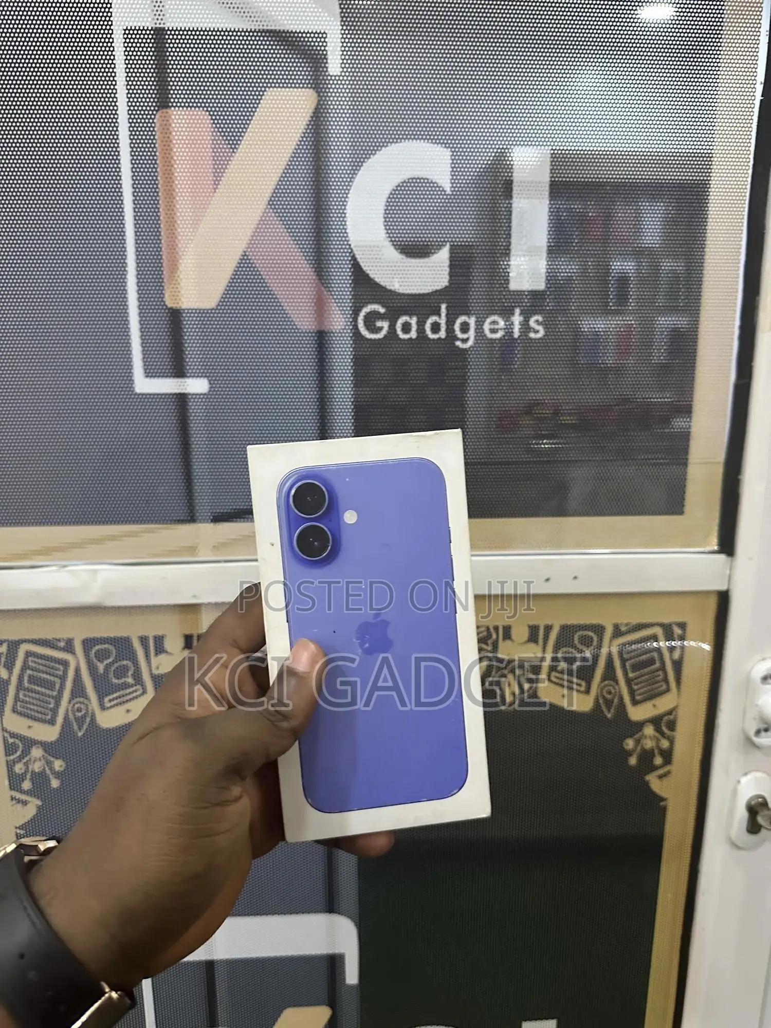 New Apple iPhone 16 256 GB Blue