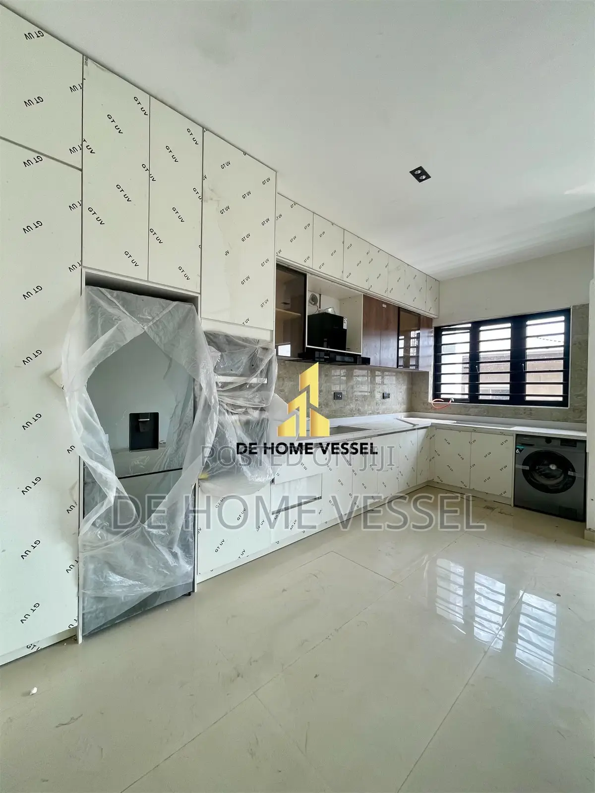 3bdrm Apartment in Lekki Phase 1 for sale