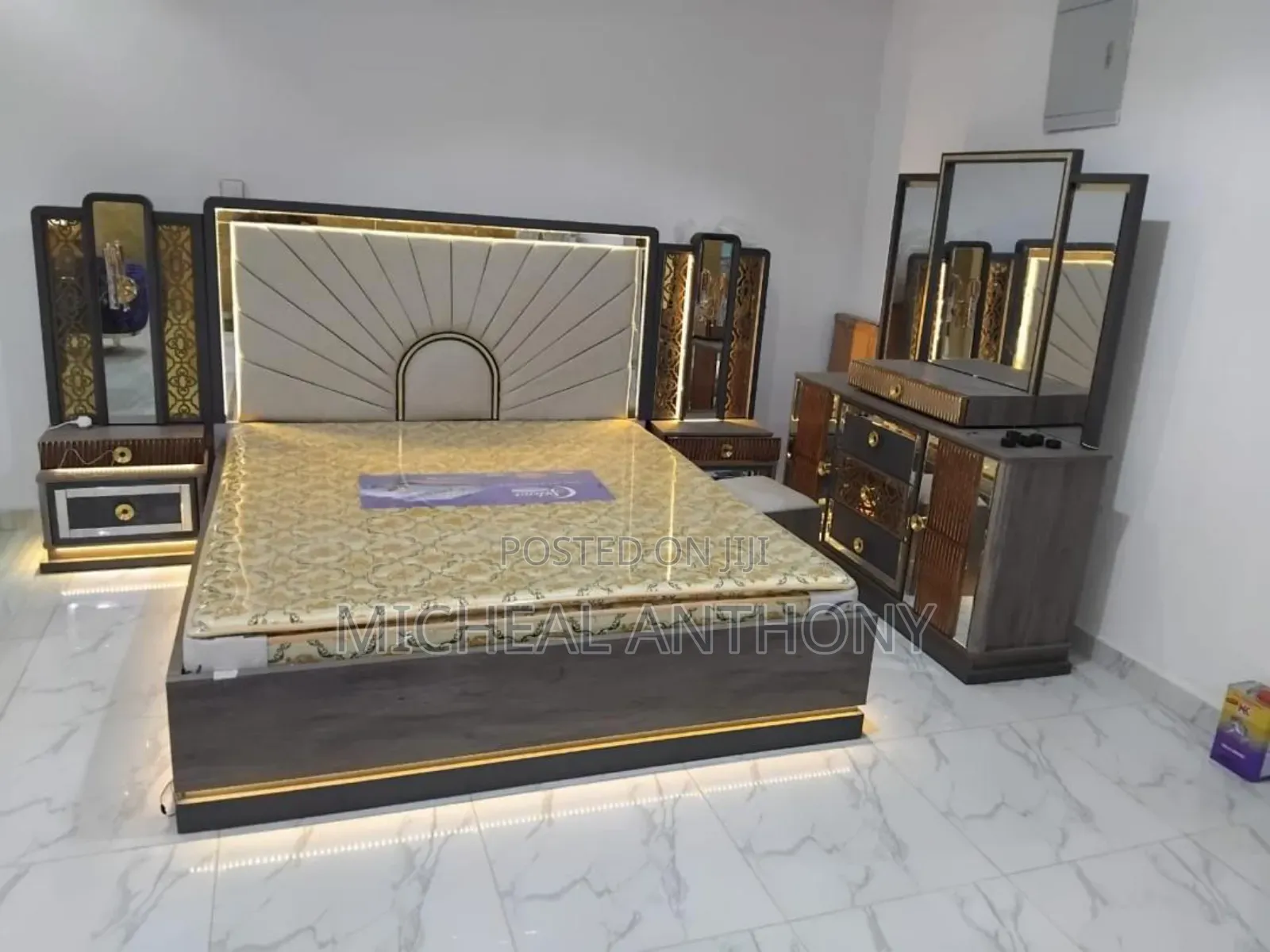 Complete Set of Bed With the Dressing Mirror