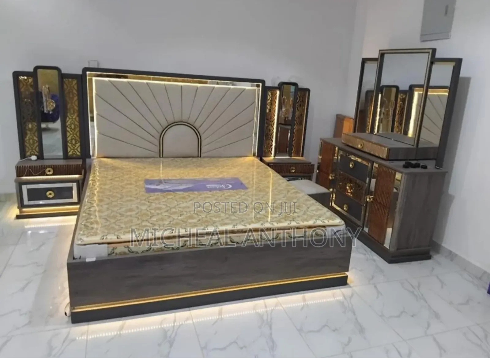 Executive Bed Frame With the Dressing Mirror High Quality