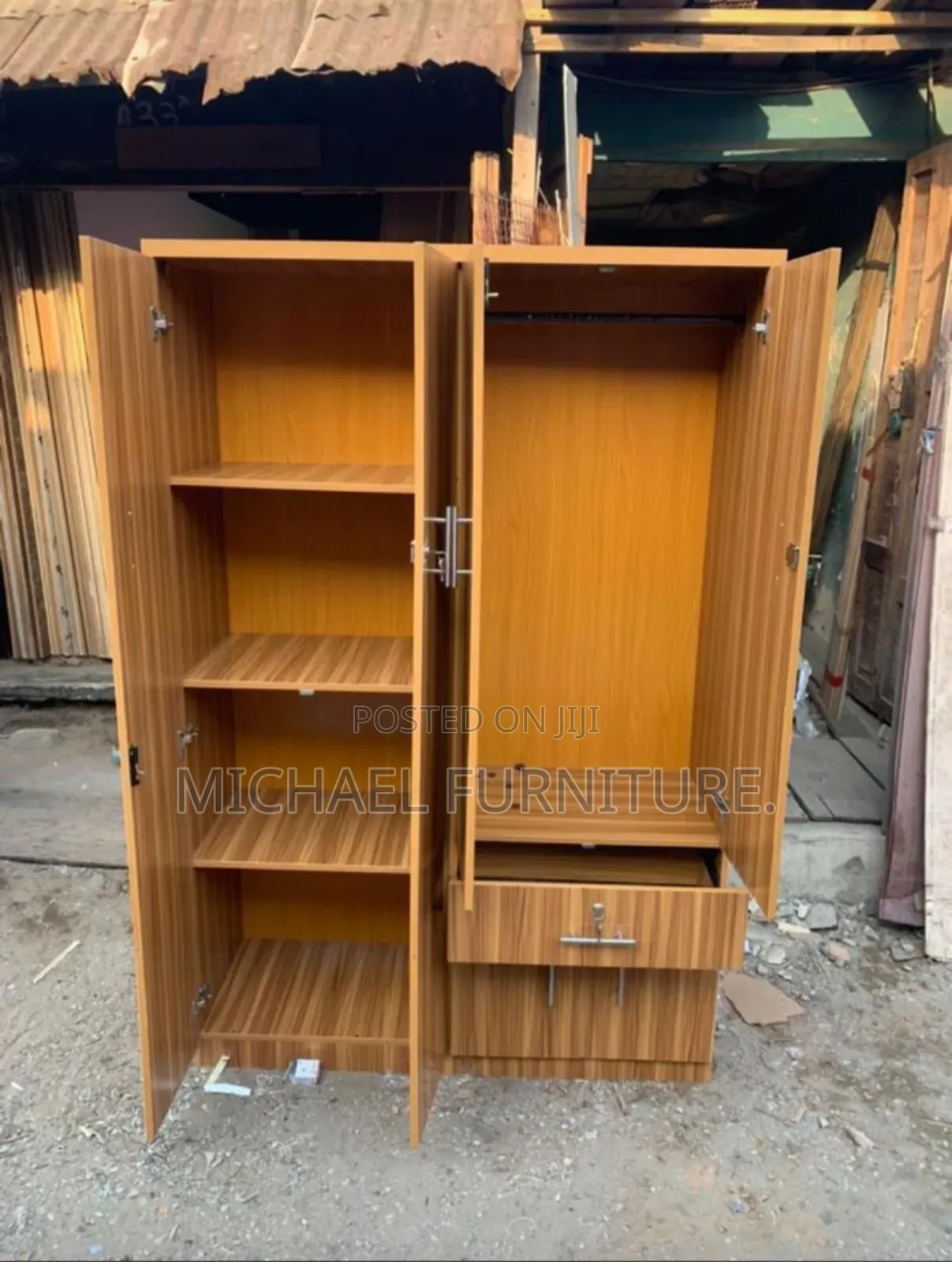 Well Furnished 4x6 Wardrobe