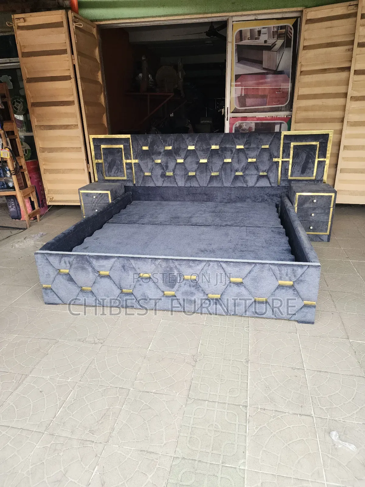 Ulphostery 6by6 Bed With Drawers.