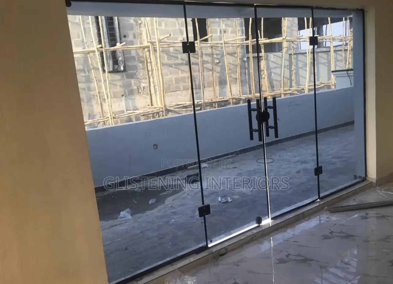 Frameless Door With A 10mm Glass Tempered Glass