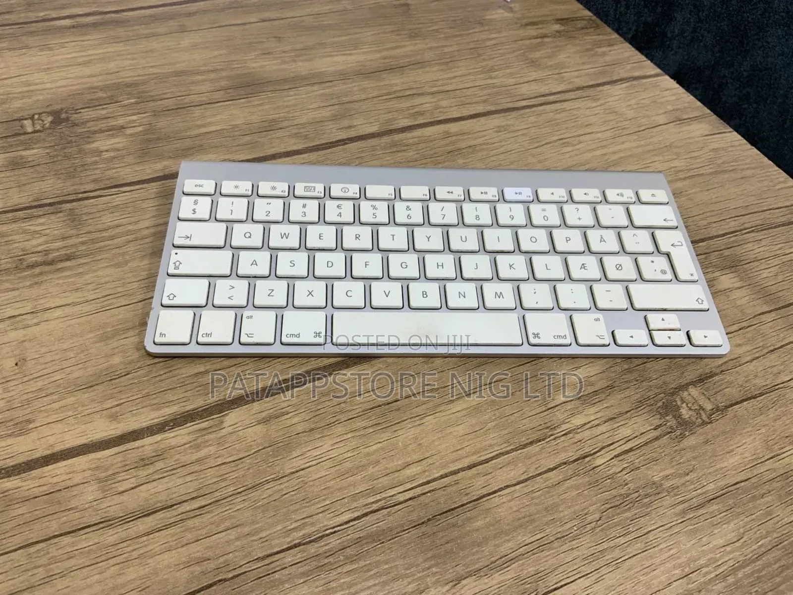 Pre-loved Apple Short Wireless Keyboard (1st Gen)