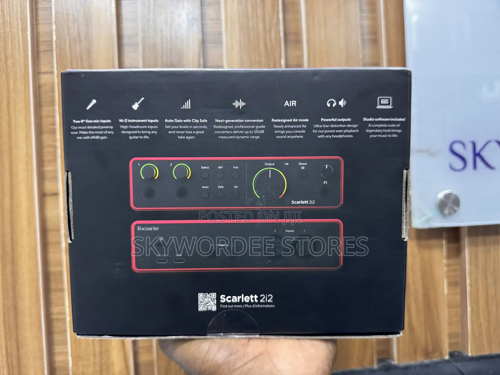 Focusrite Scarlet 2i2 4th Gen Audio Interface