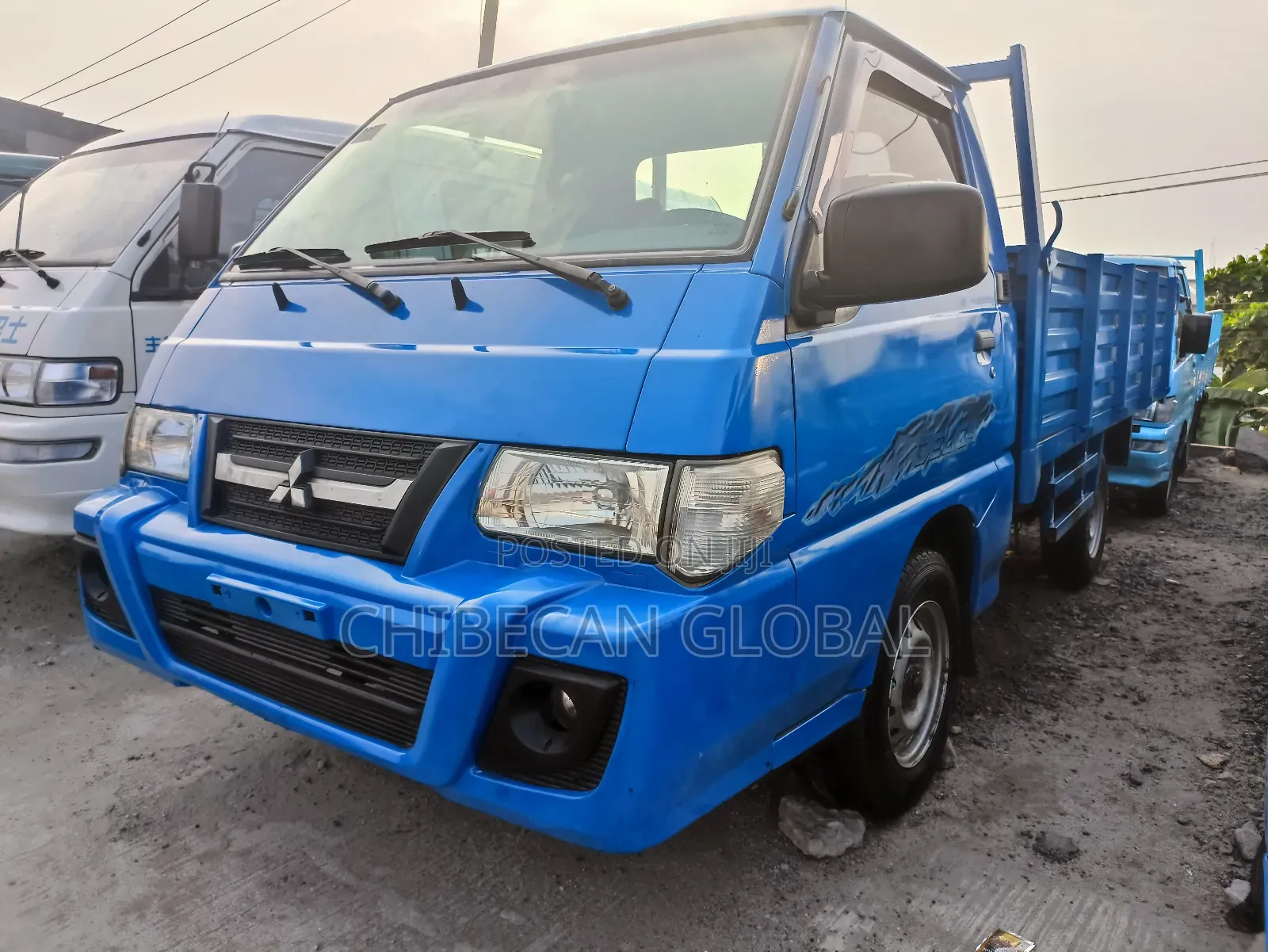 Mitsubishi Delica 2012 Blue