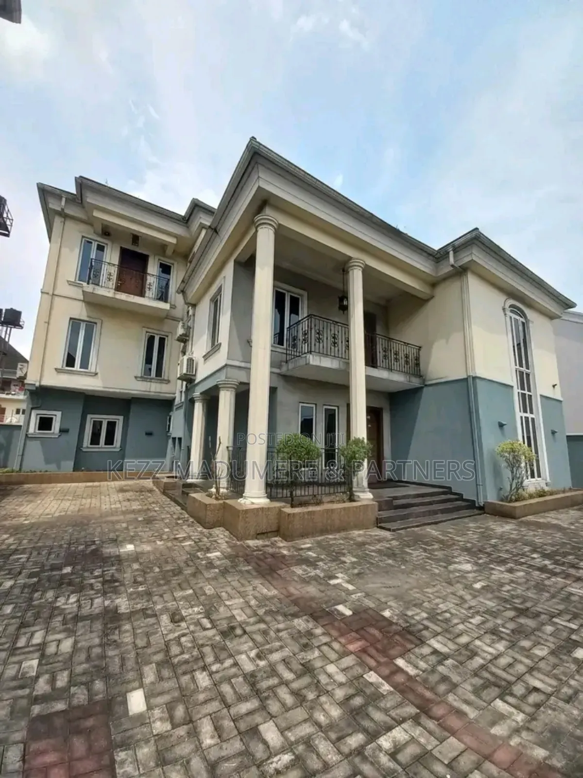 Furnished 6bdrm Duplex in New Gra , Phase 3, for sale