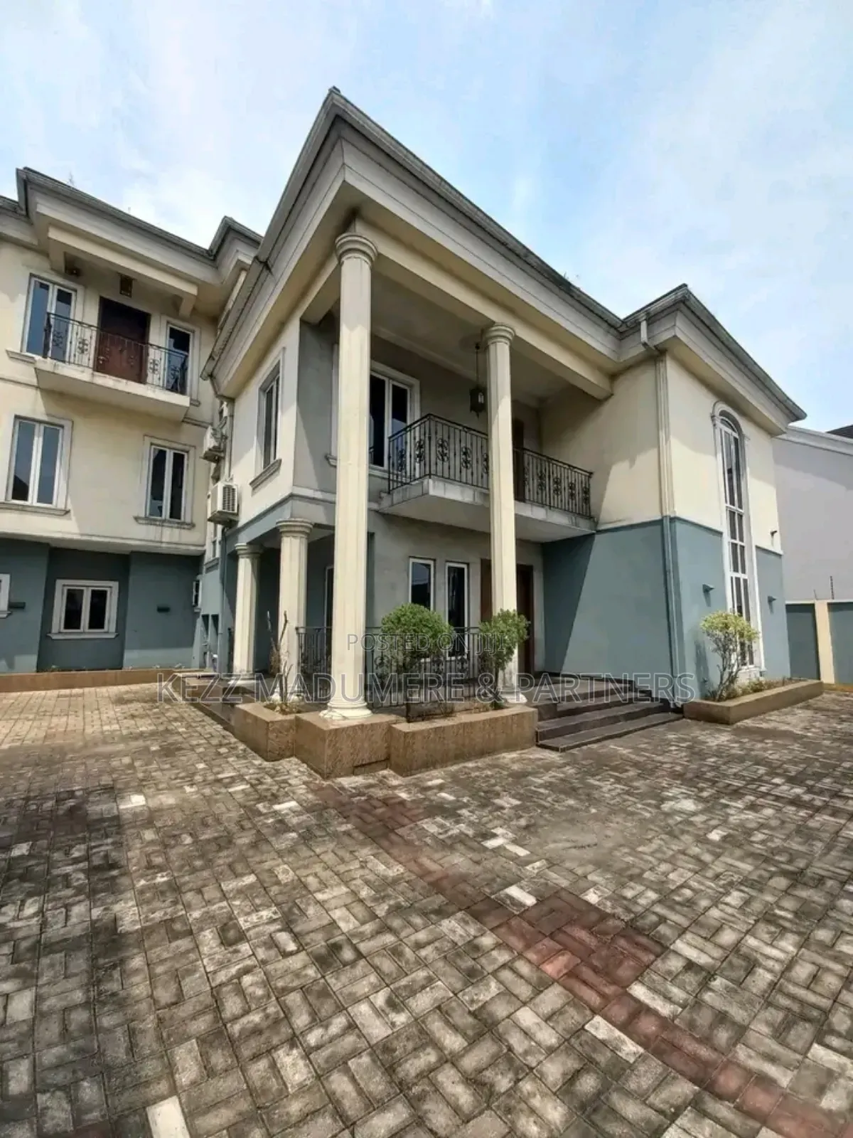Furnished 6bdrm Duplex in New Gra , Phase 3, for sale