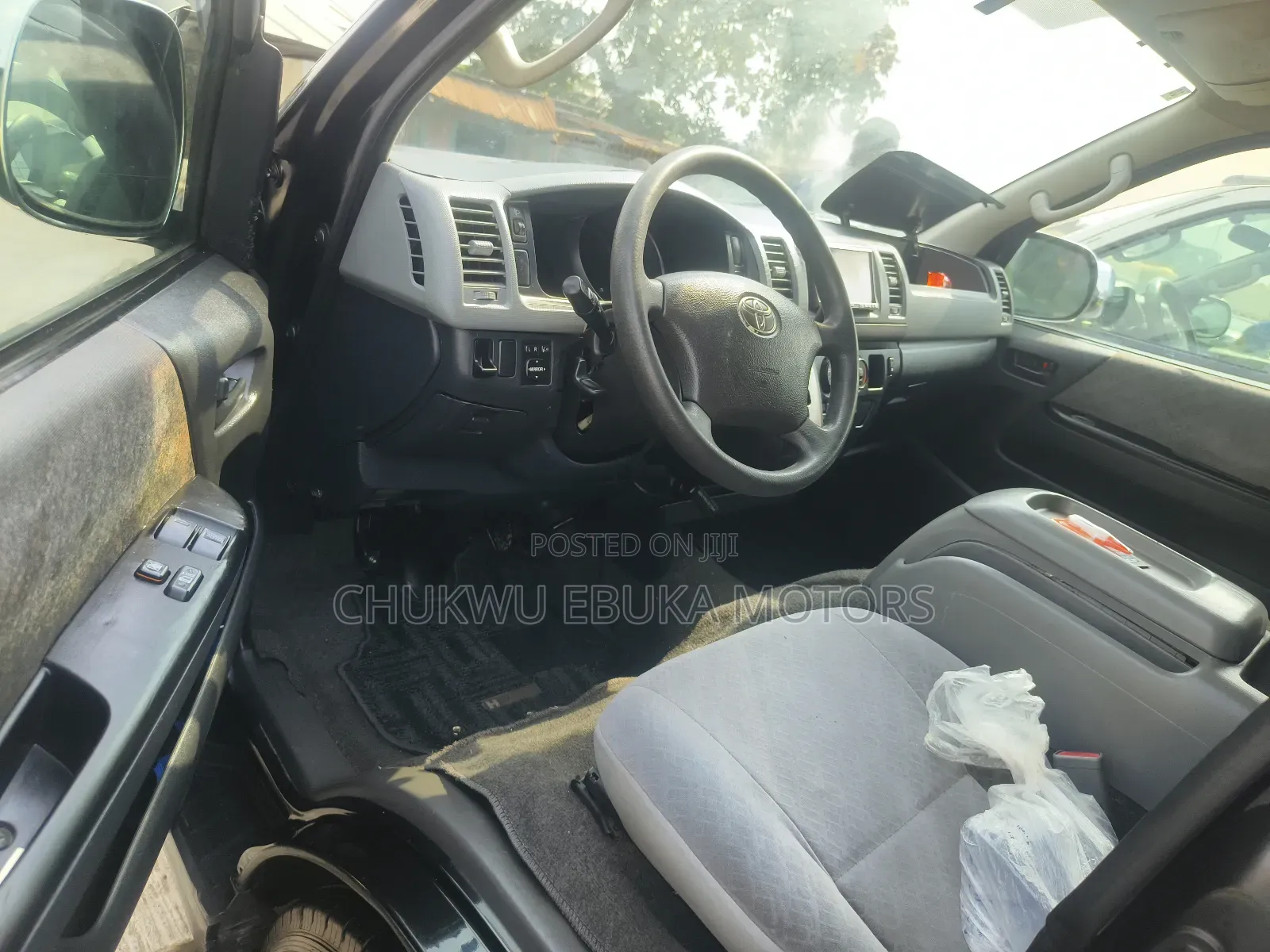 Toyota HiAce 2013 Black