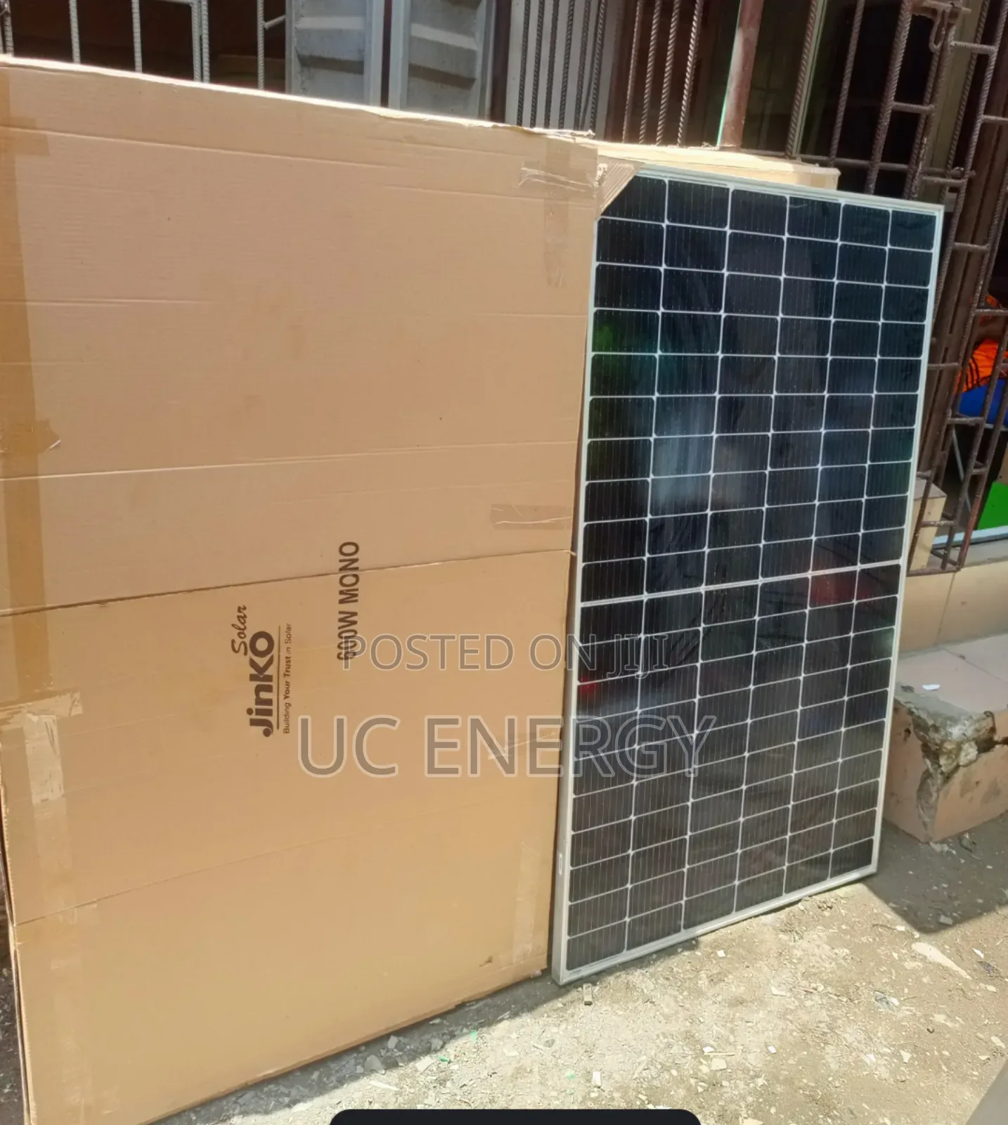 600W Jinko Solar Panel