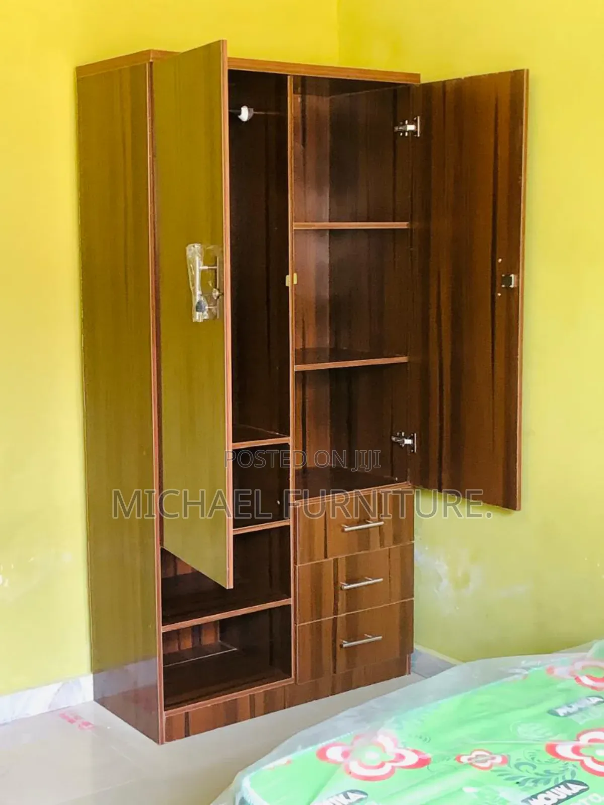 Dur Able and Expertly Crafted 3 by 6 Wardrobe With 3 Drawers