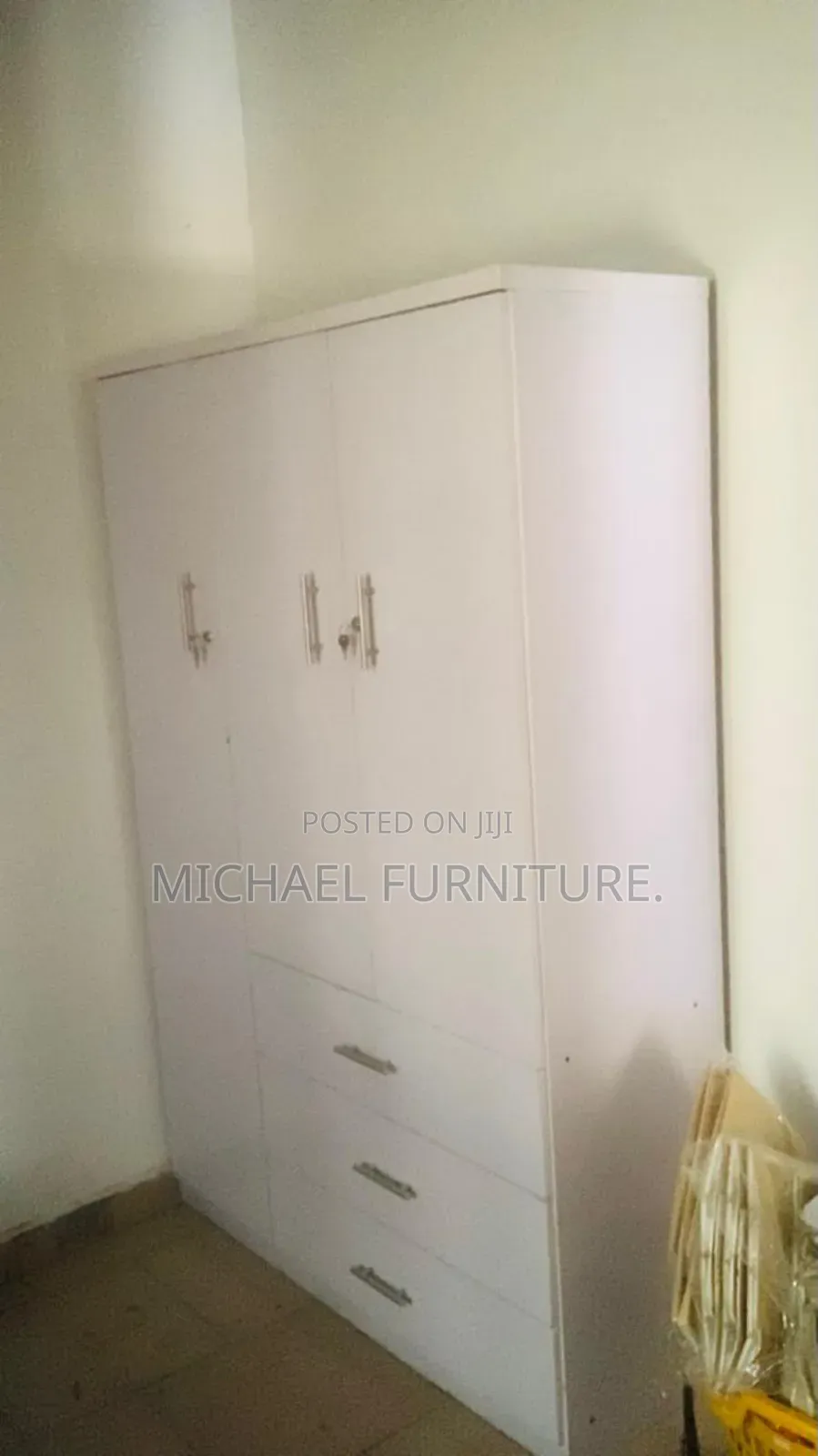 4x6 Wardrobe Made Out of Exquisite Craftsmanship