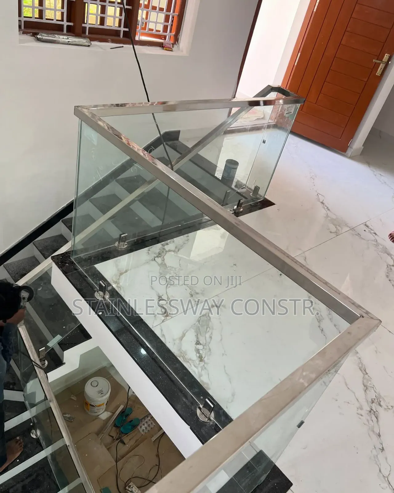Silver Spigot Base and Top Glass Railing