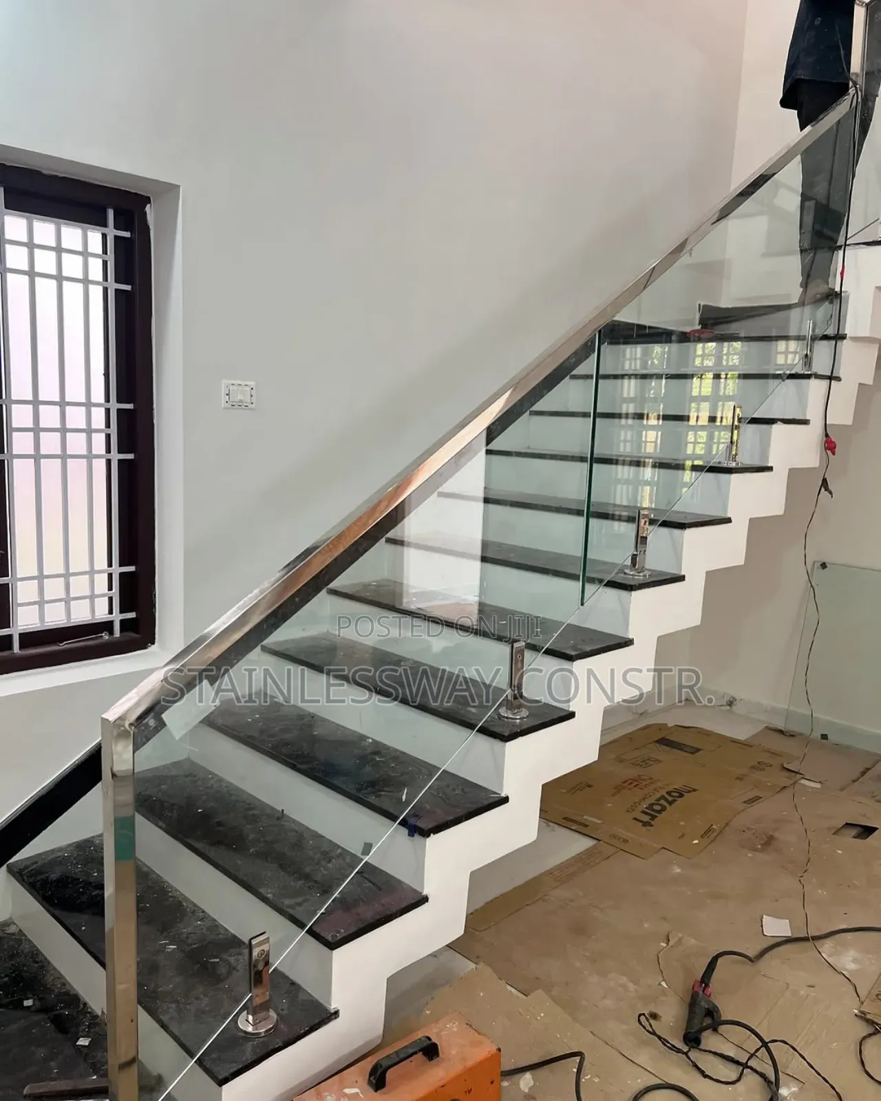 Silver Spigot Base and Top Glass Railing