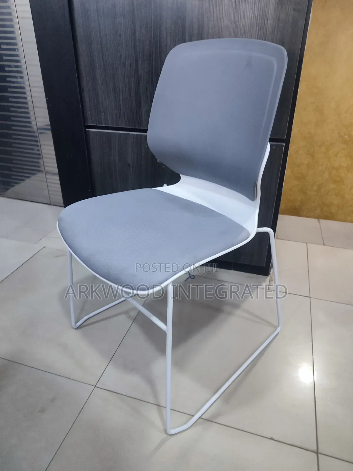 Coffee / Guest Chair