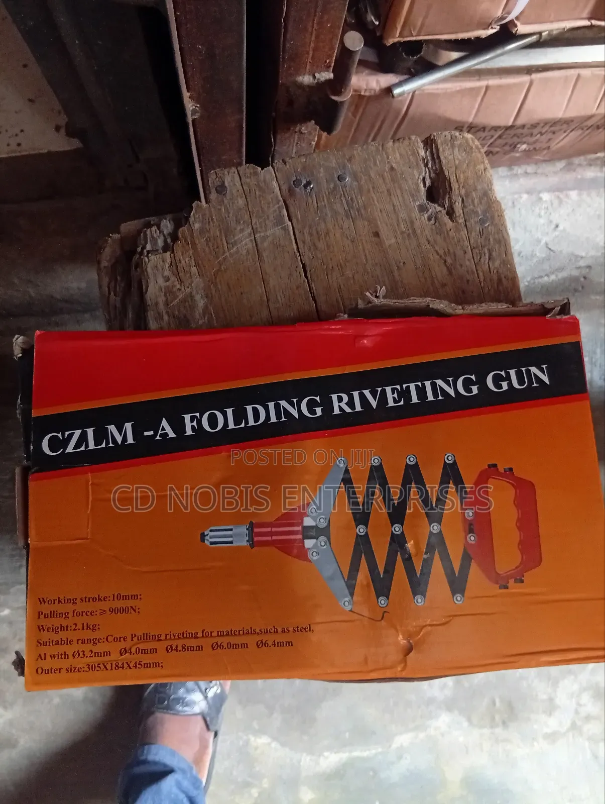A Folding Riveting Gun