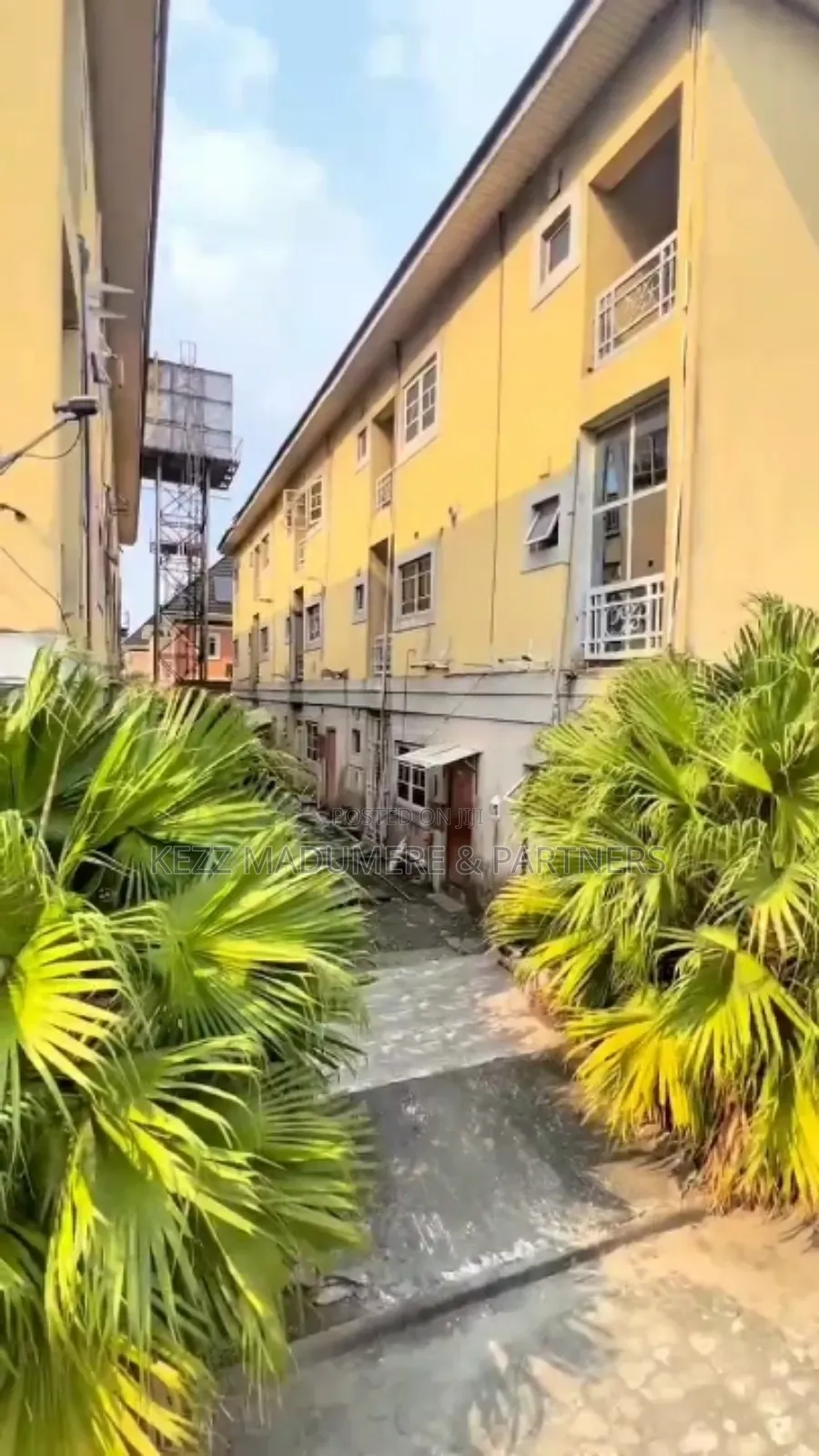 16bdrm Duplex in New Gra , Port for sale