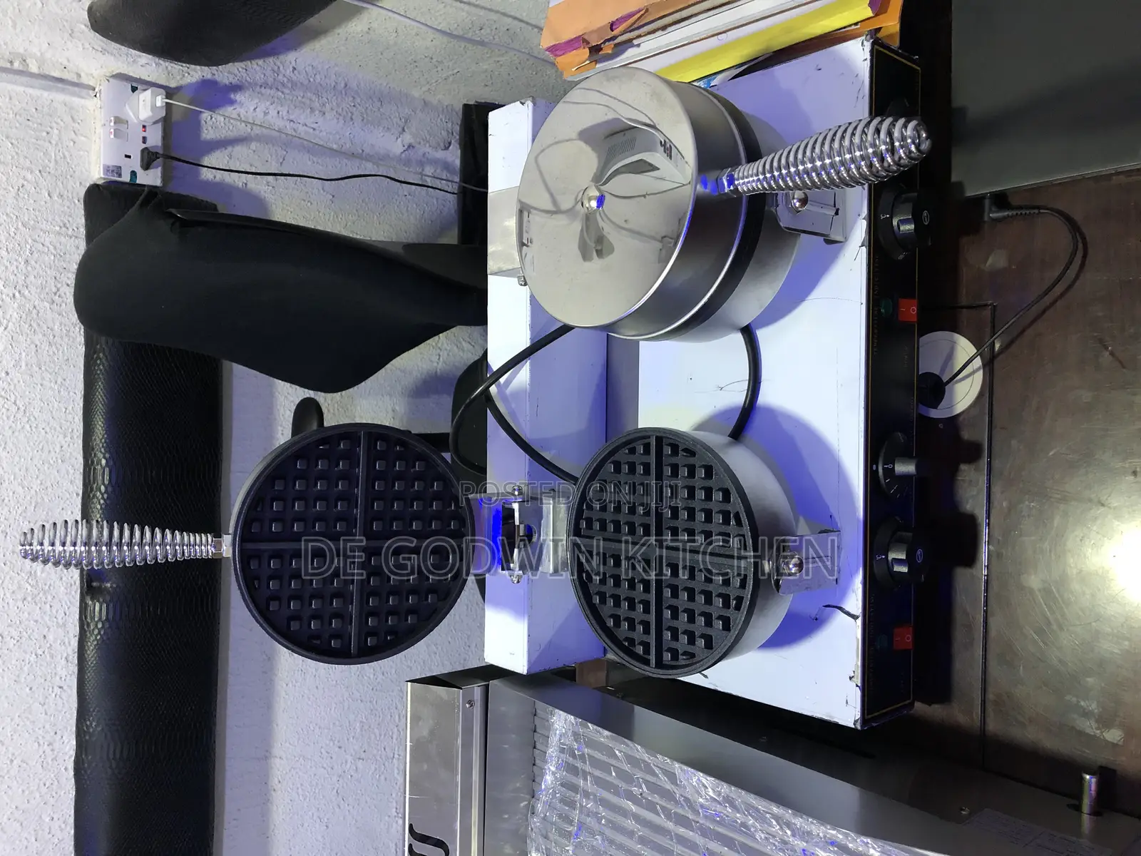 Double Waffle Maker Round Type