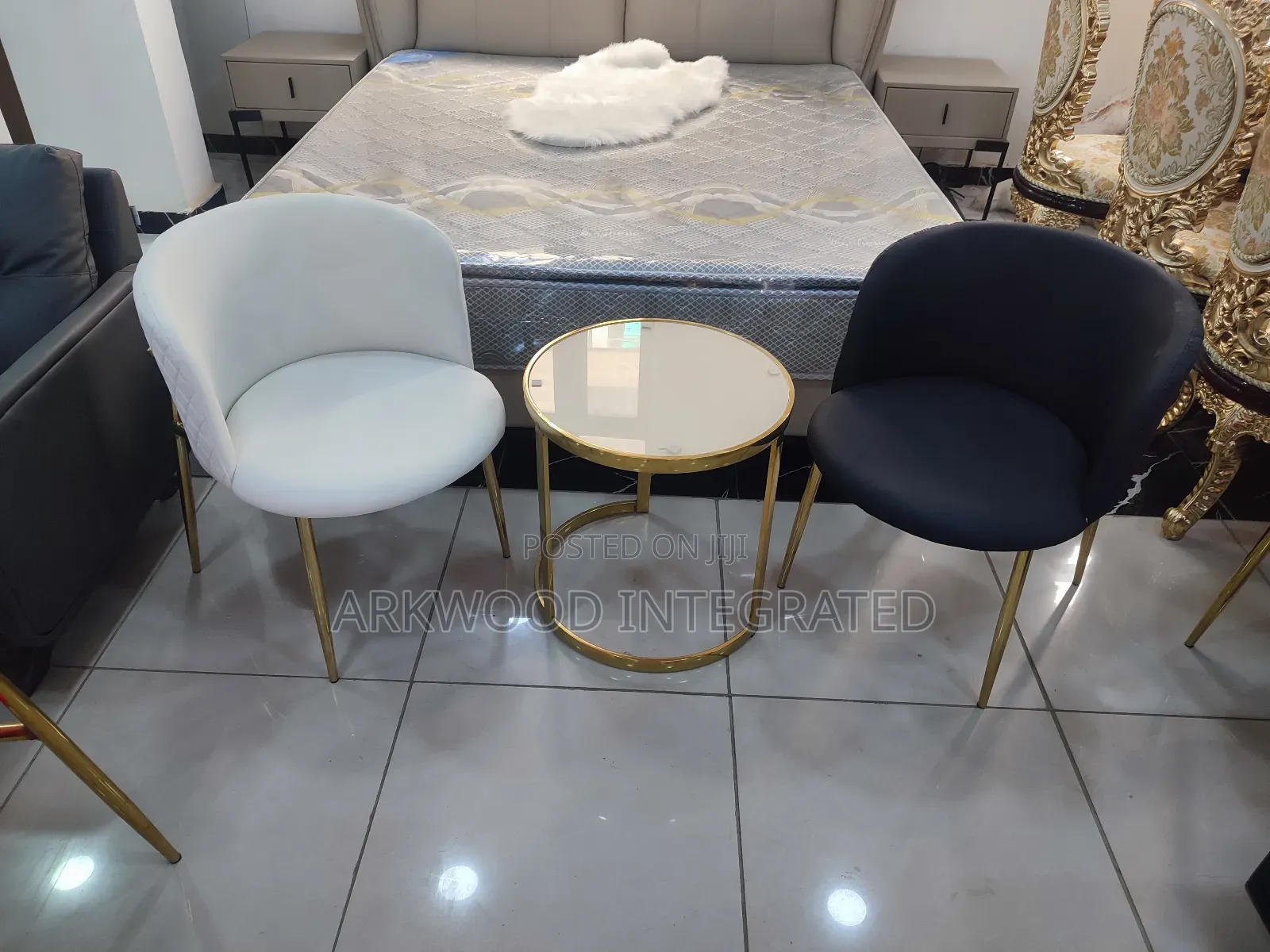 Coffee / Discussion Chair