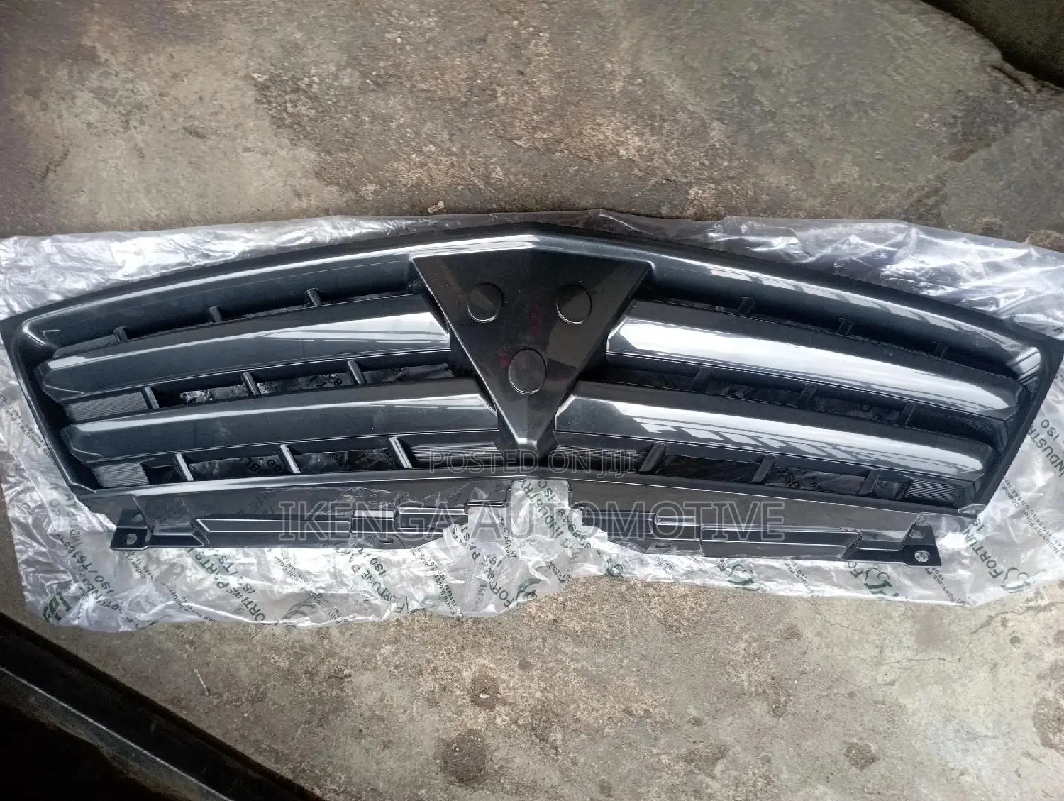 Front Grill Mitsubishi L200 2010