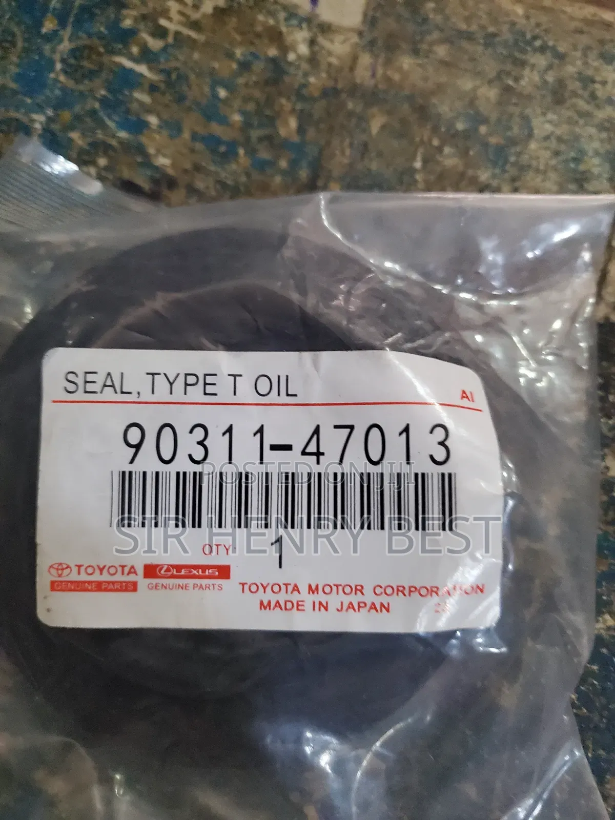 Front Drive Shaft Oil Seal RH .Toyota/ Lexus