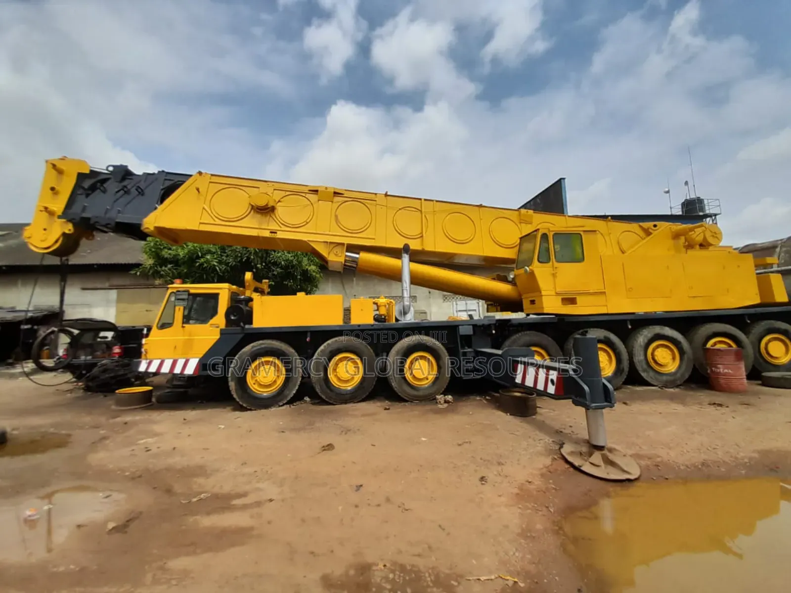 Fairly Used 140 Tons Grove Motor Crane for Sale