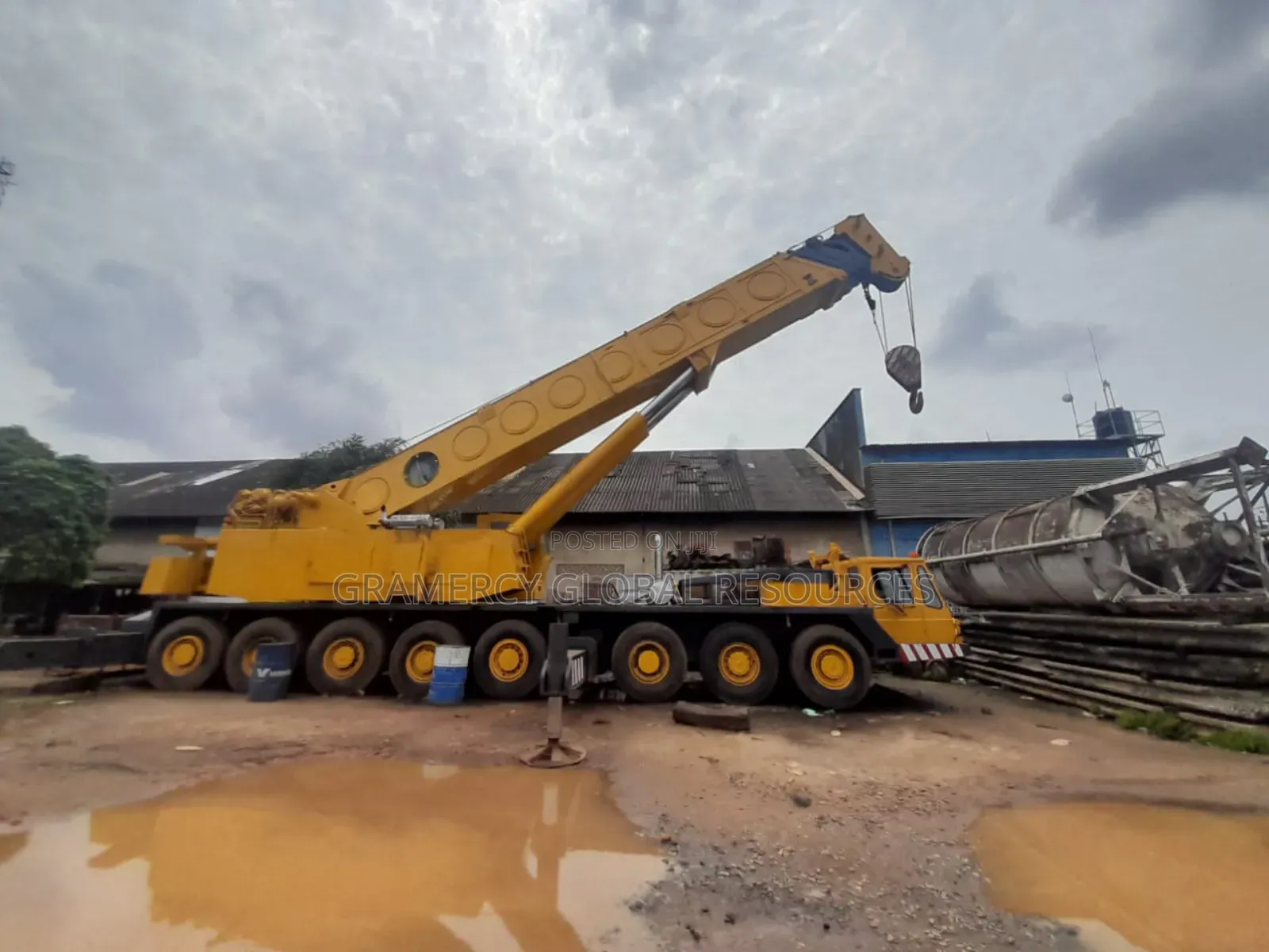 Fairly Used 140 Tons Grove Motor Crane for Sale