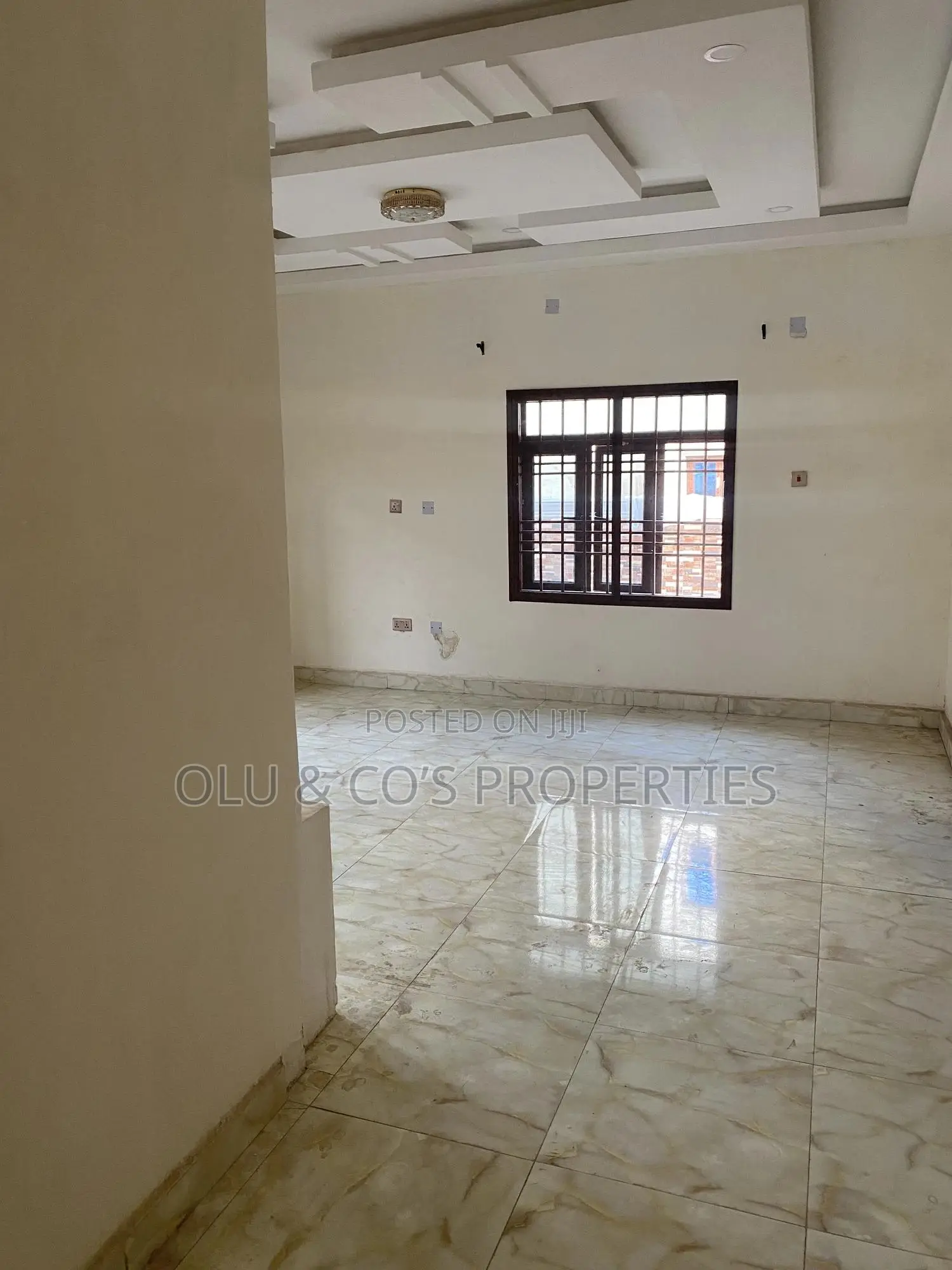 4bdrm Duplex in An Estate Around Nut for rent