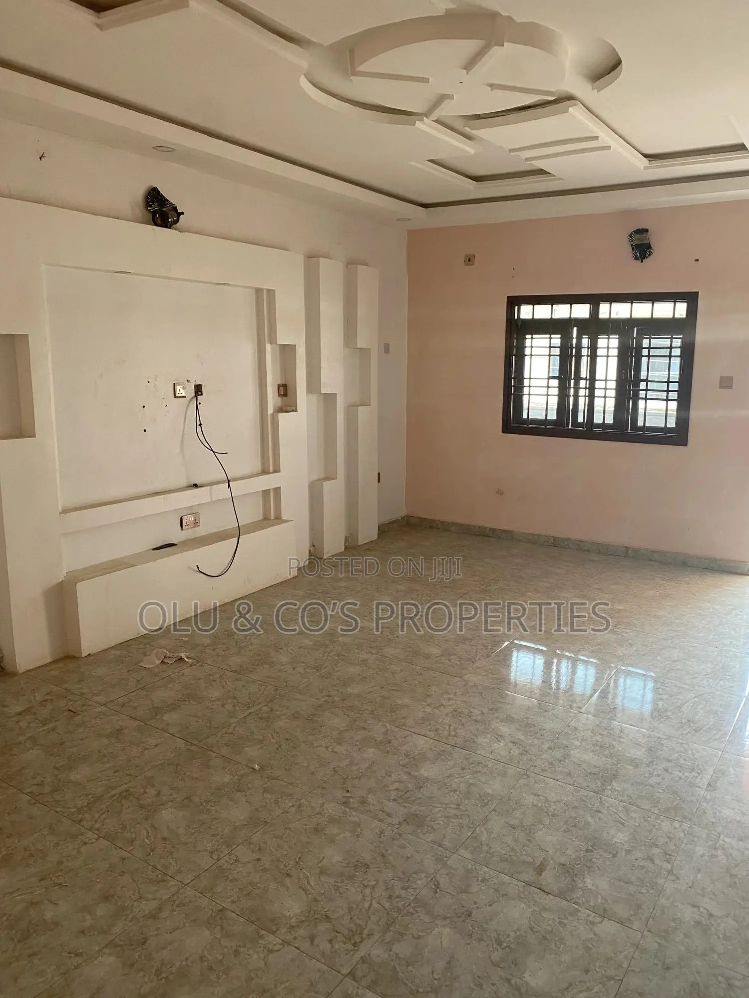4bdrm Duplex in An Estate Around Nut for rent