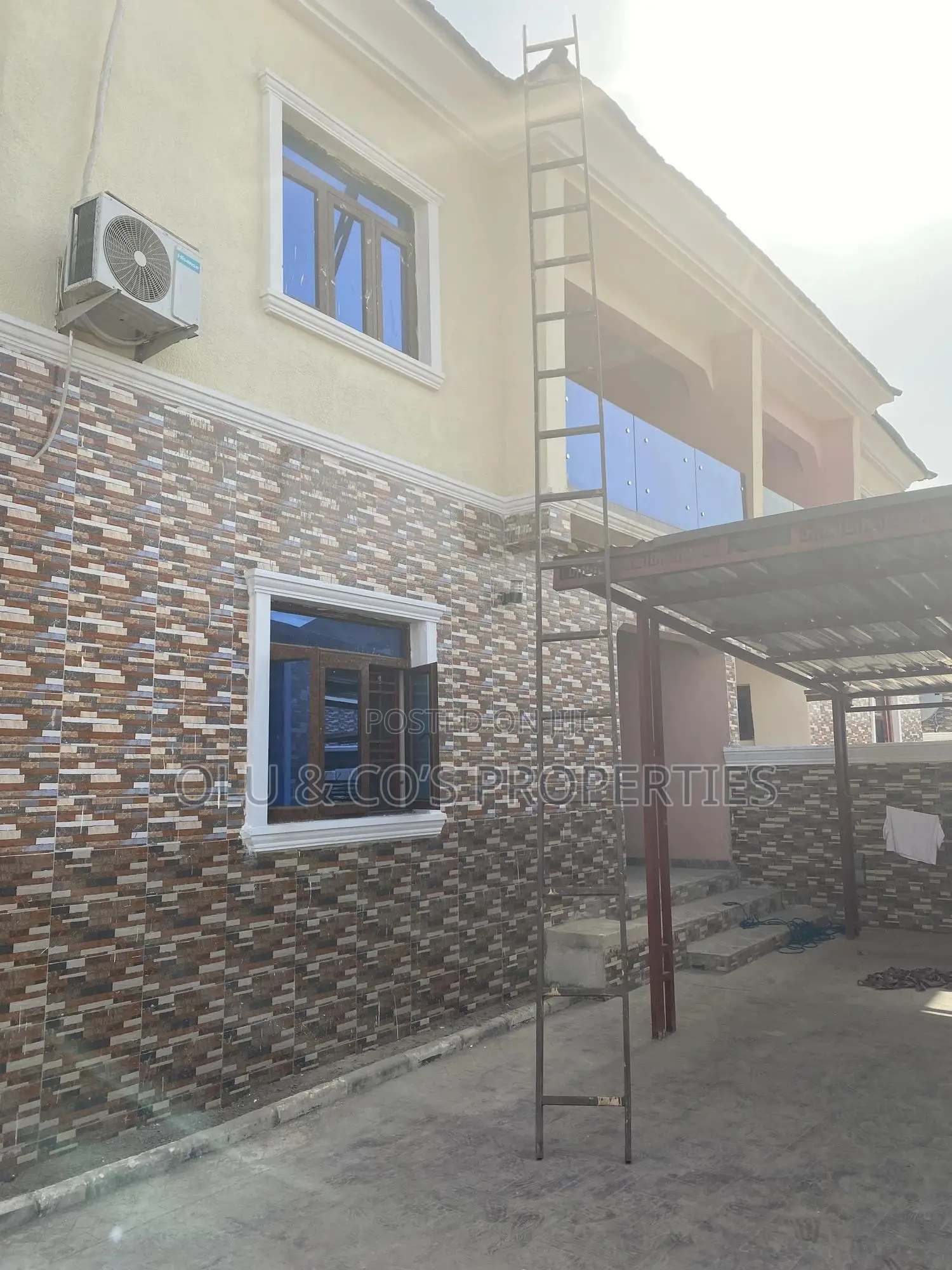 4bdrm Duplex in An Estate Around Nut for rent