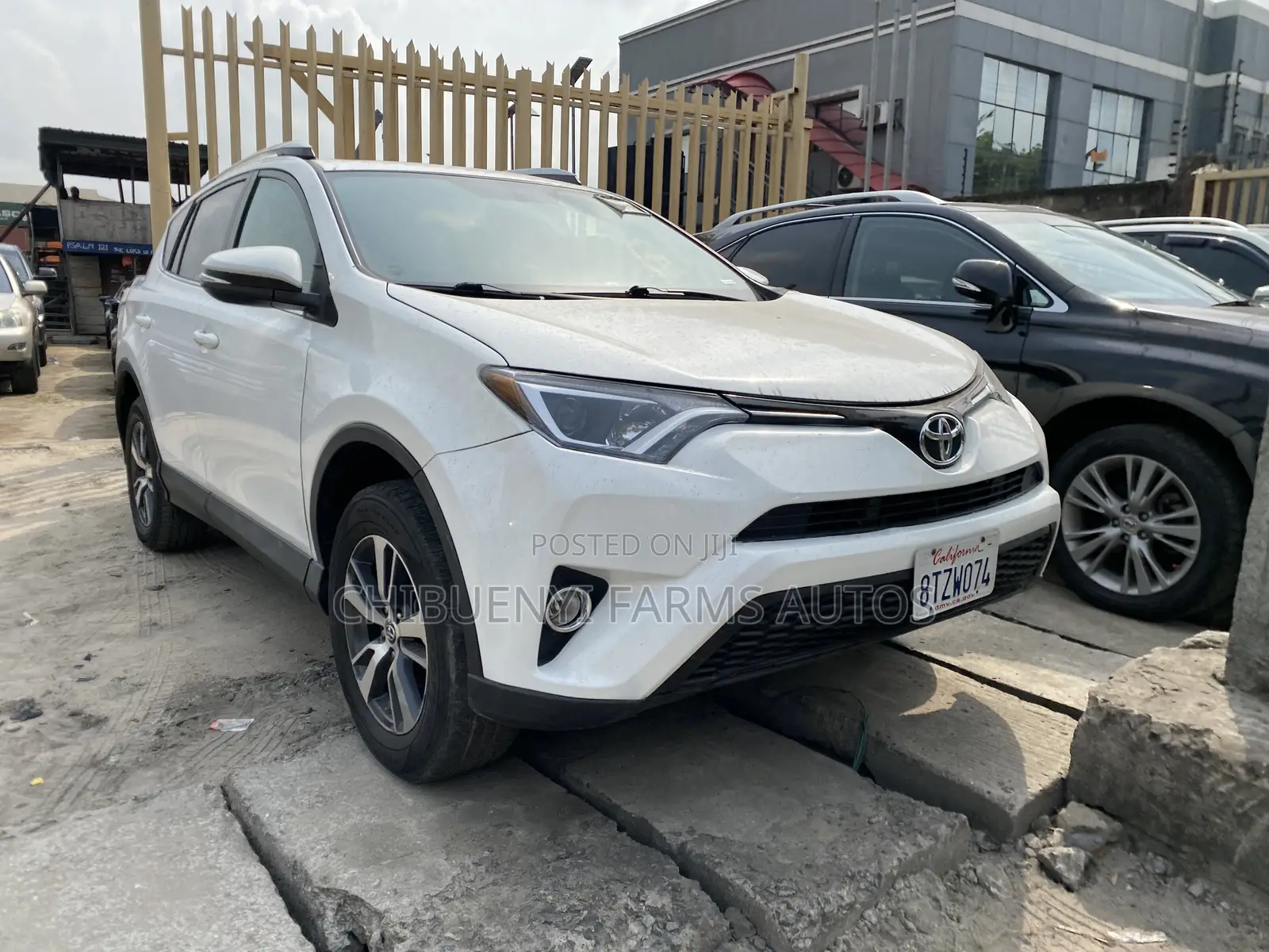 Toyota RAV4 XLE AWD (2.5L 4cyl 6A) 2016 White