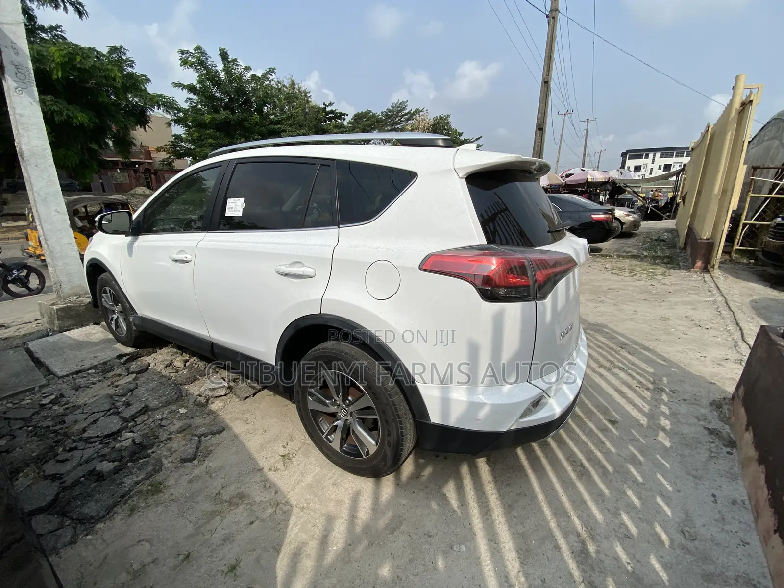 Toyota RAV4 XLE AWD (2.5L 4cyl 6A) 2016 White