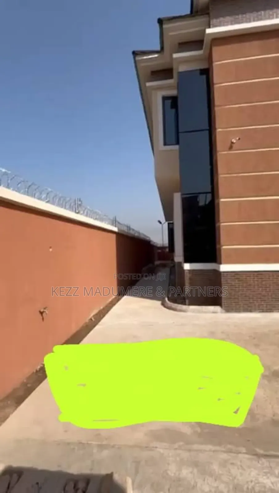 6bdrm Duplex in Centinary Estate, for sale