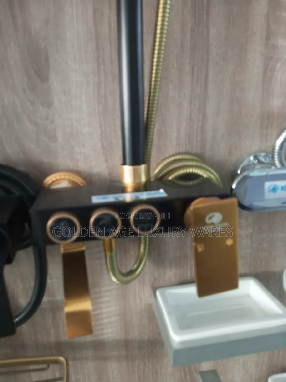 High Quality Black and Gold Shower