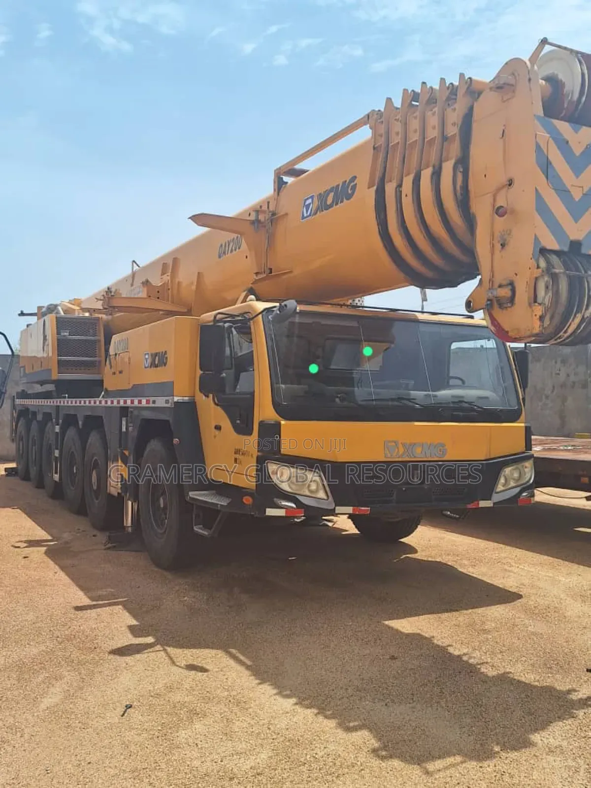 Fairly Used 200 Tons XCMG Motor Crane Available for Purchase