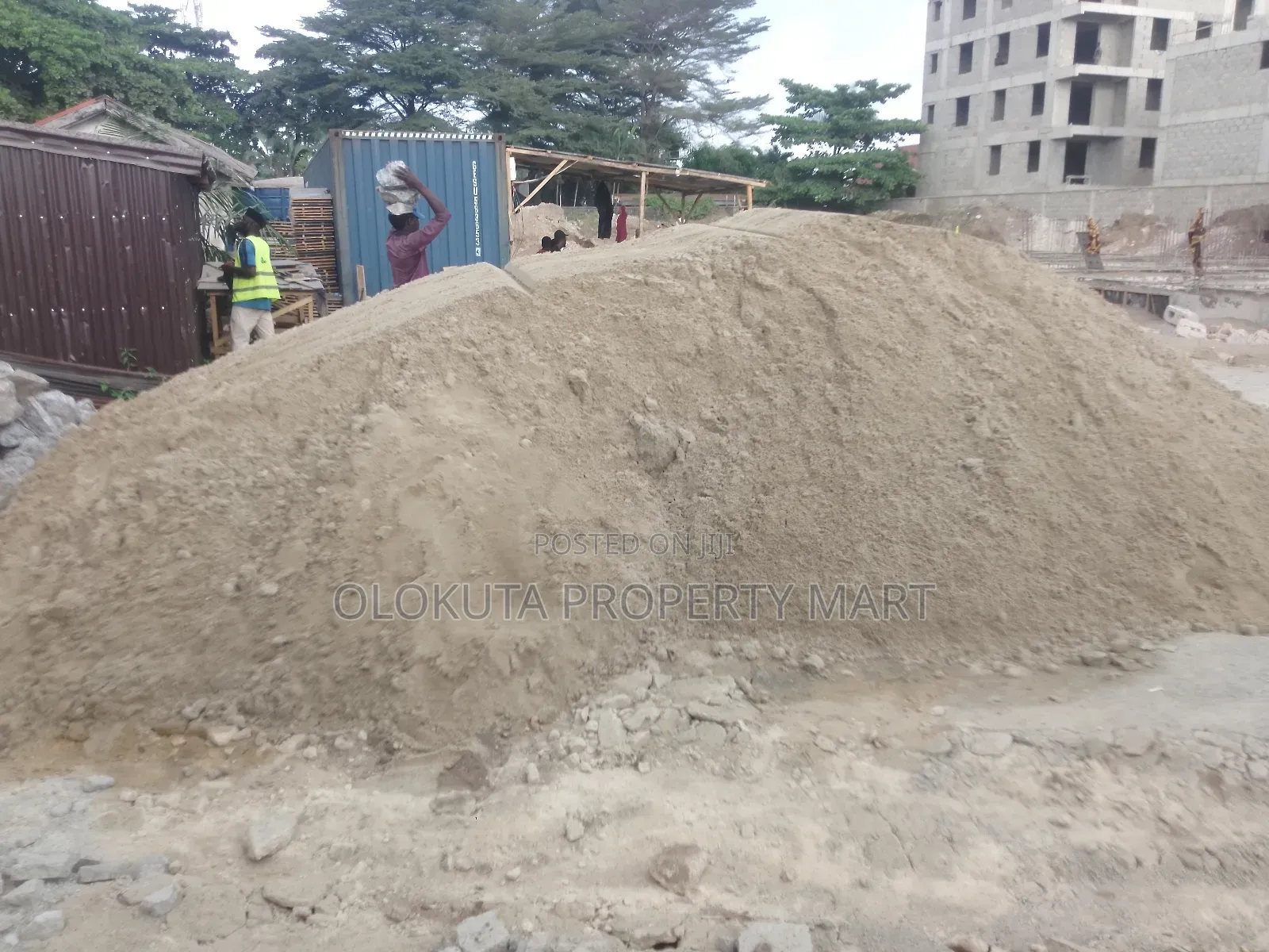 Granite and Sharp Sand 30 Tons