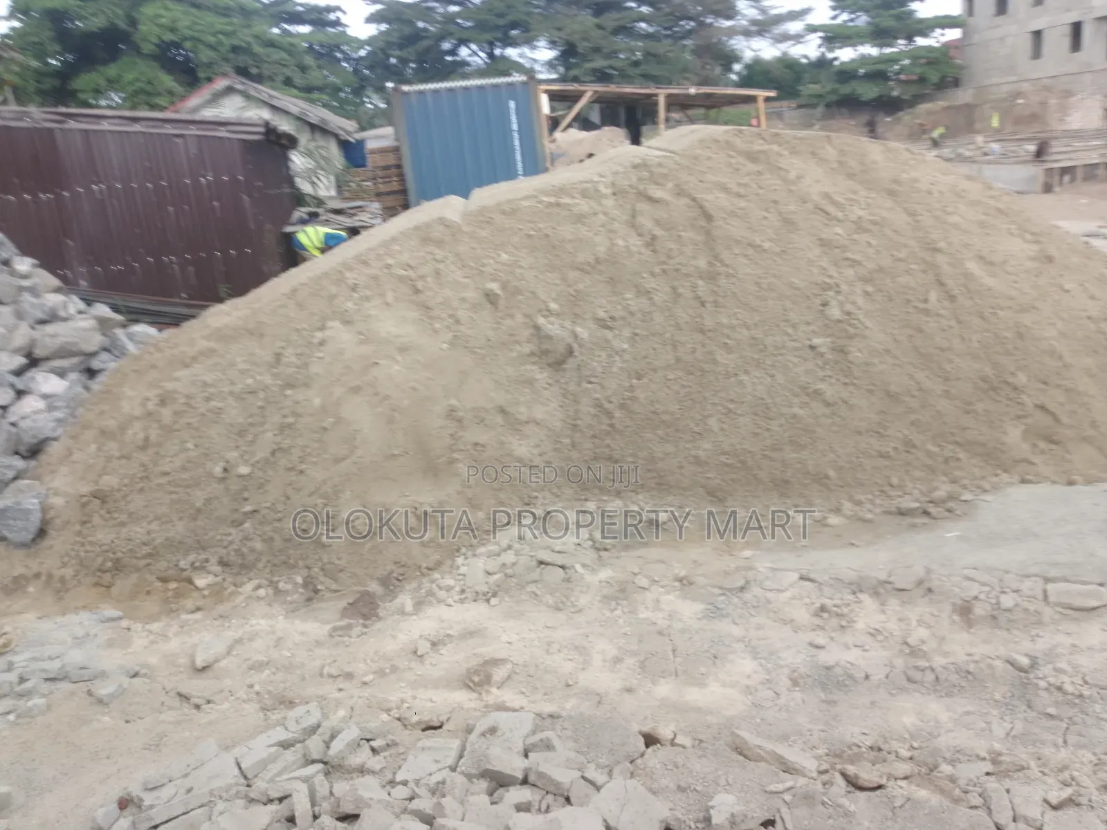 Granite and Sharp Sand 30 Tons