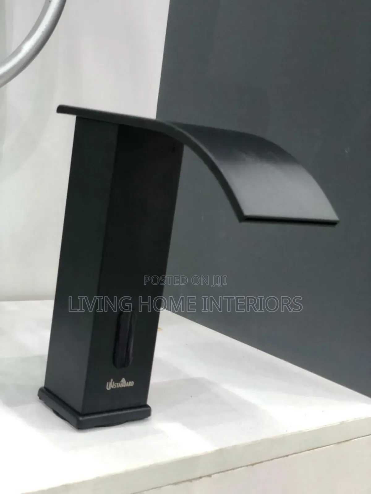 U N Automatic Sensor Black Tap