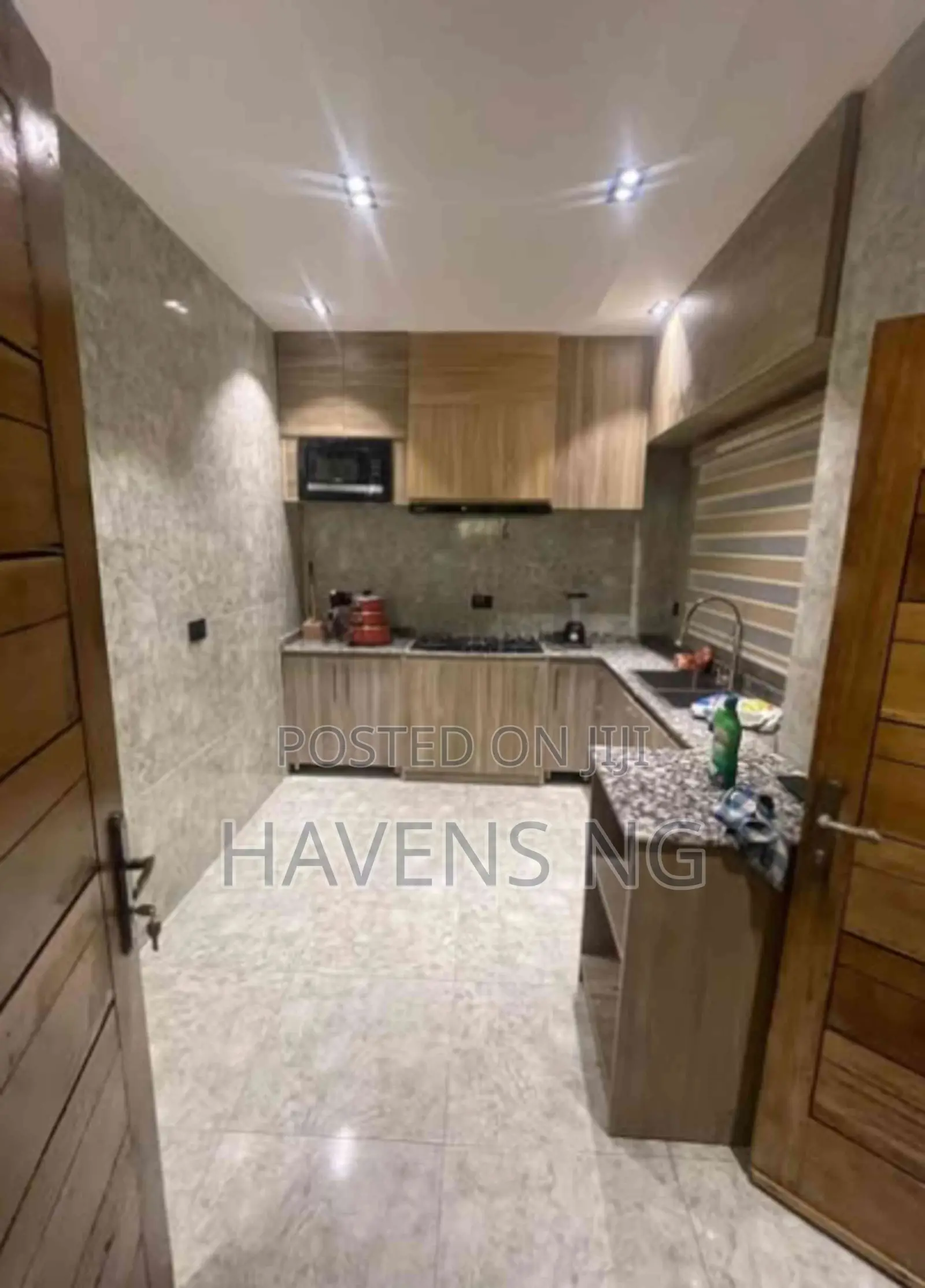 Luxury Cozy Living: Chic 3-Bedroom