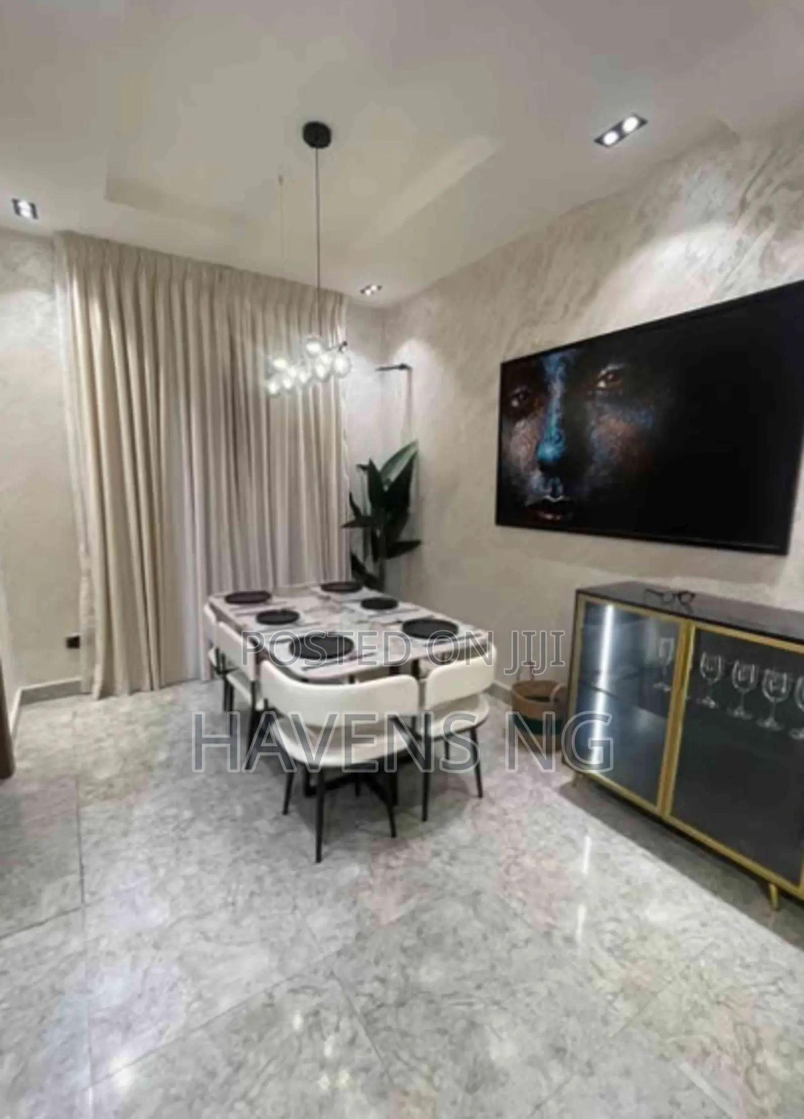 Luxury Cozy Living: Chic 3-Bedroom