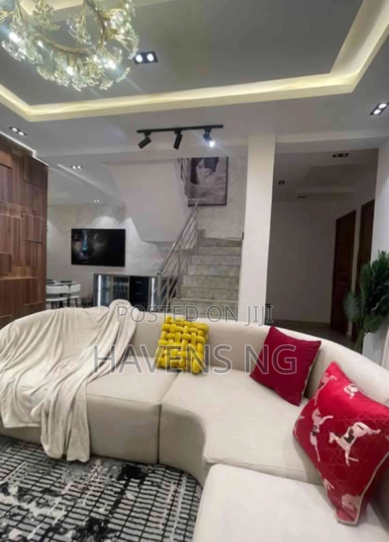 Luxury Cozy Living: Chic 3-Bedroom