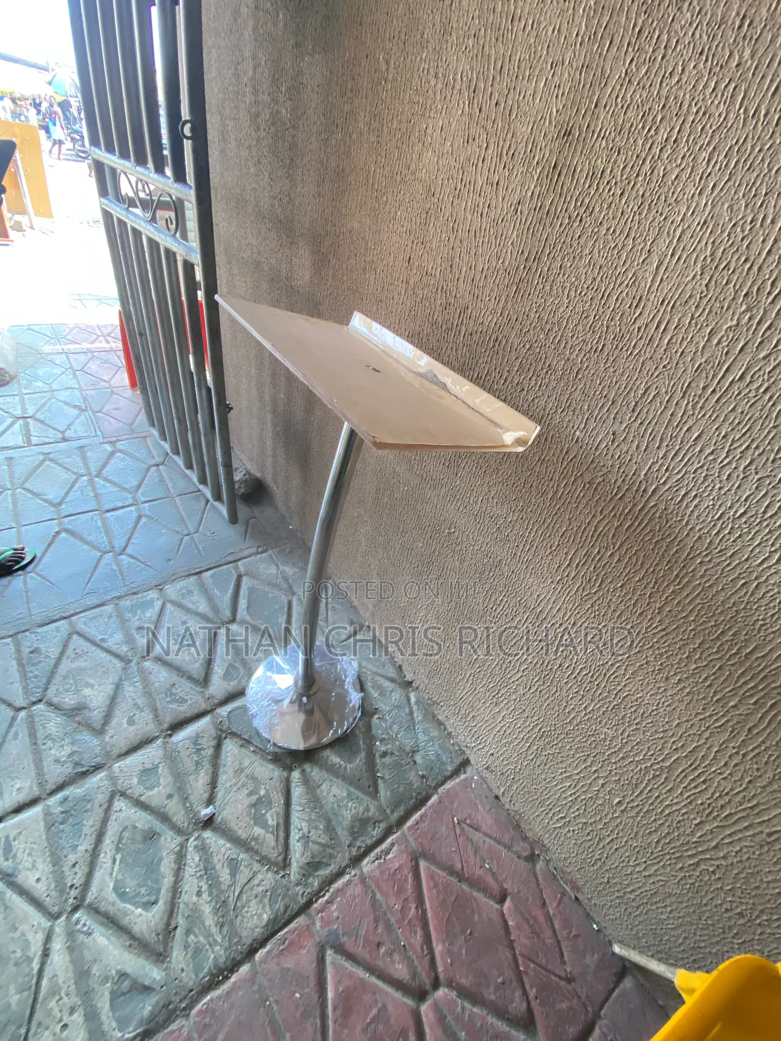 A Pulpit Acrylic Single Pole