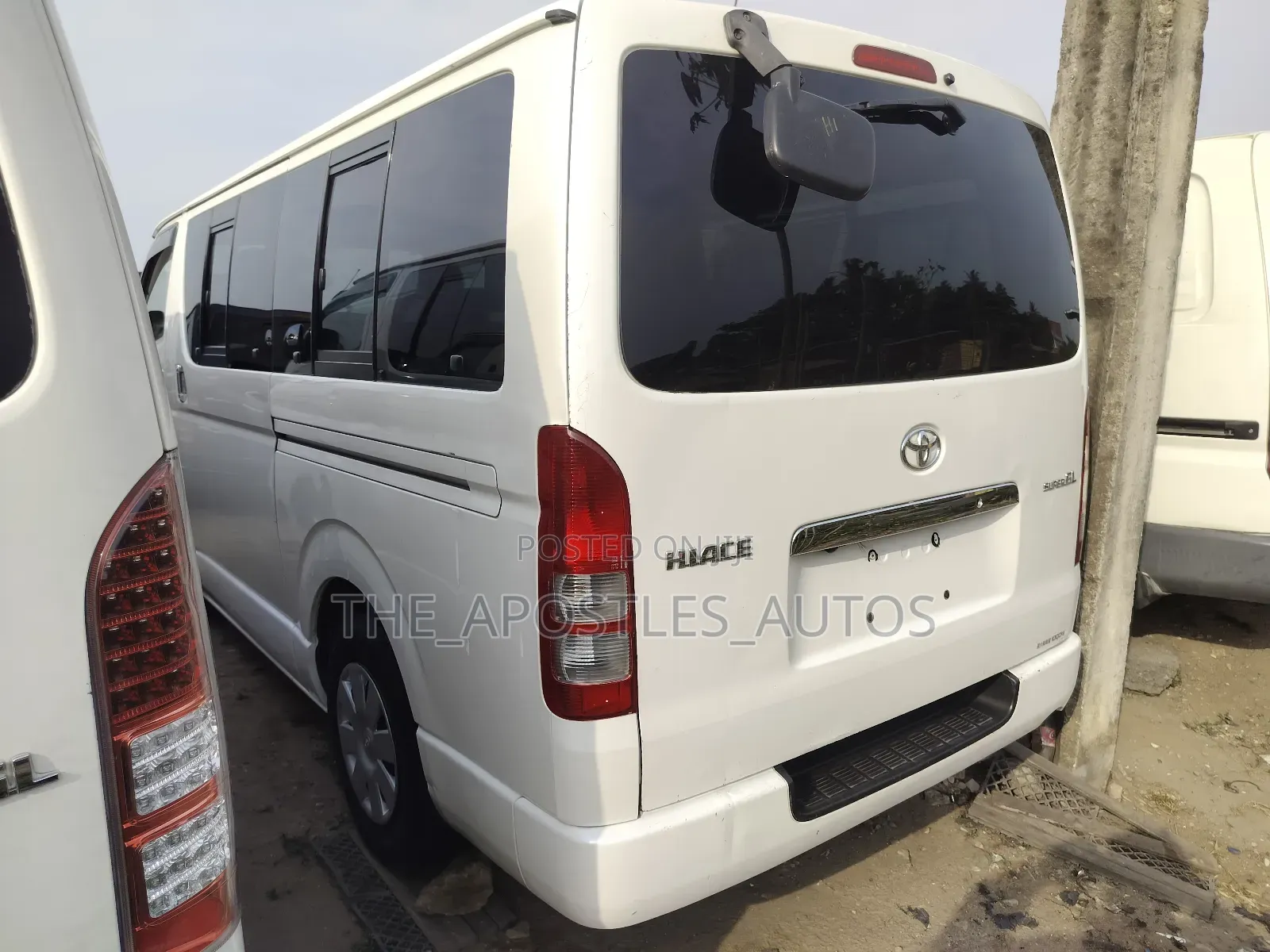 Toyota HiAce 2011 White