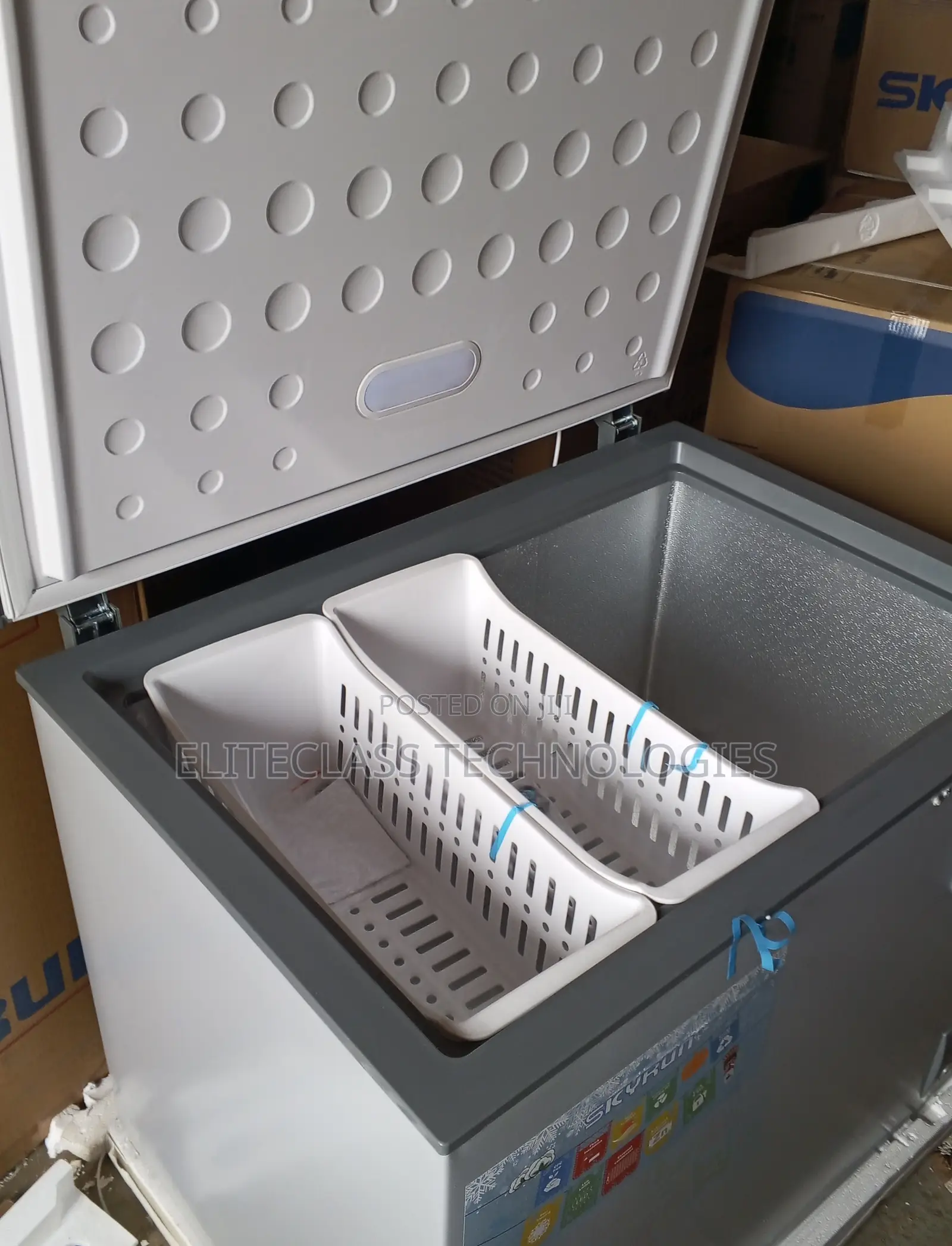 Advanced Cooling Skyrun 250 Liters Chest Freezer
