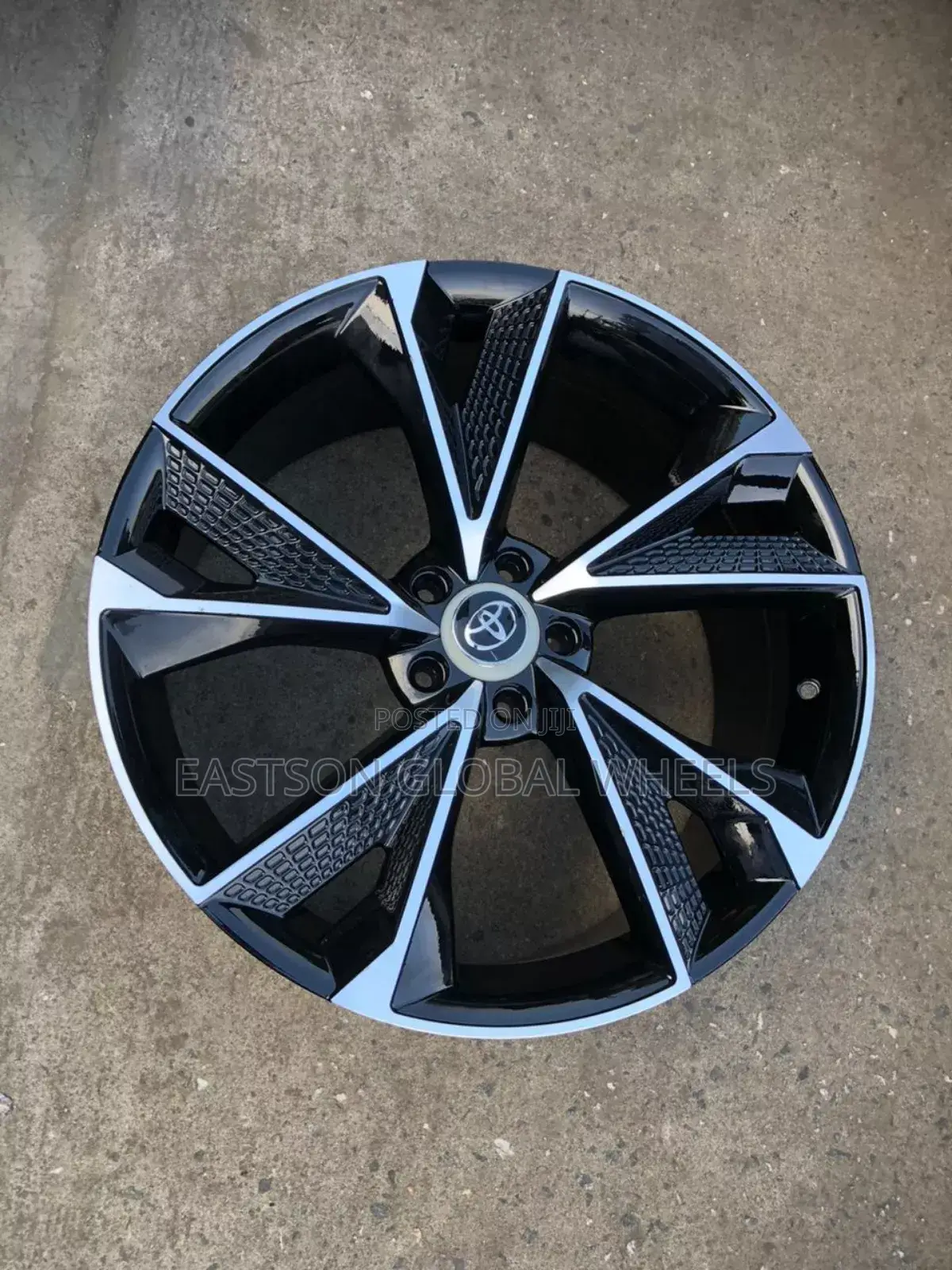 20 Inches Alloyed Wheel And Tyres For Toyota Venza Upgrade
