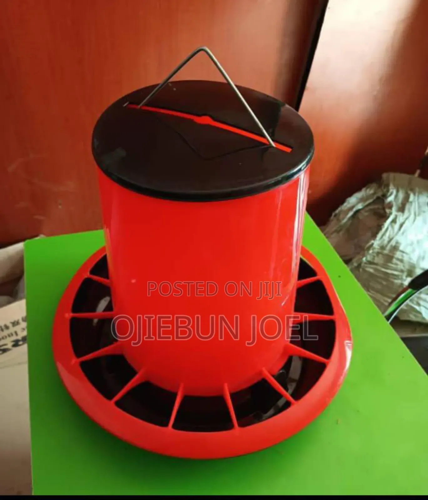 Feeding Feeder