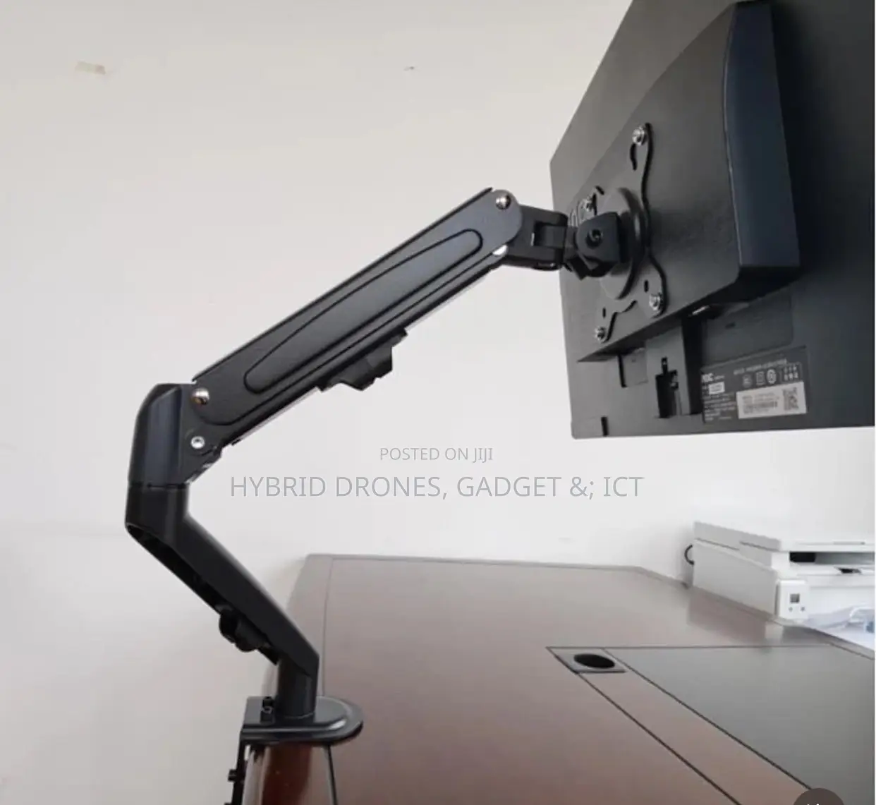 Single Monitor Arm Mount. Desktop Monitor Carriet